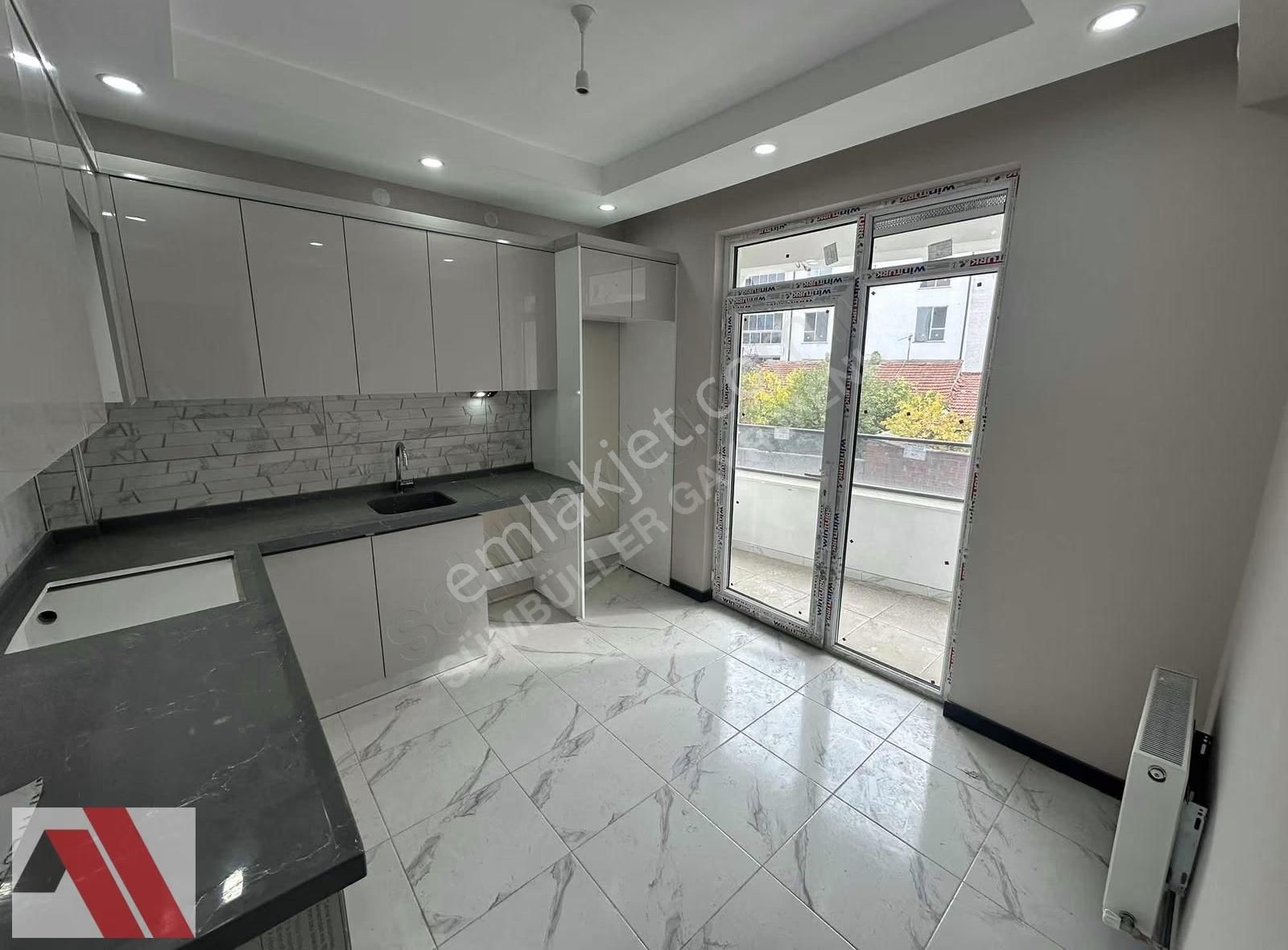 Sümbüller'den Eğitimciler Yakını İskanlı Köşe Ö.garaj 3+1 Daire