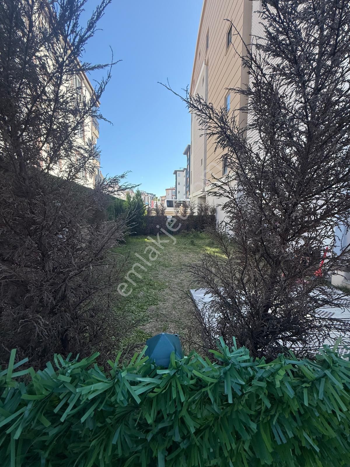 Havuzlu Sitede Kendi Özel Bahçe Alanı Olan 2+1 - Görsel 9