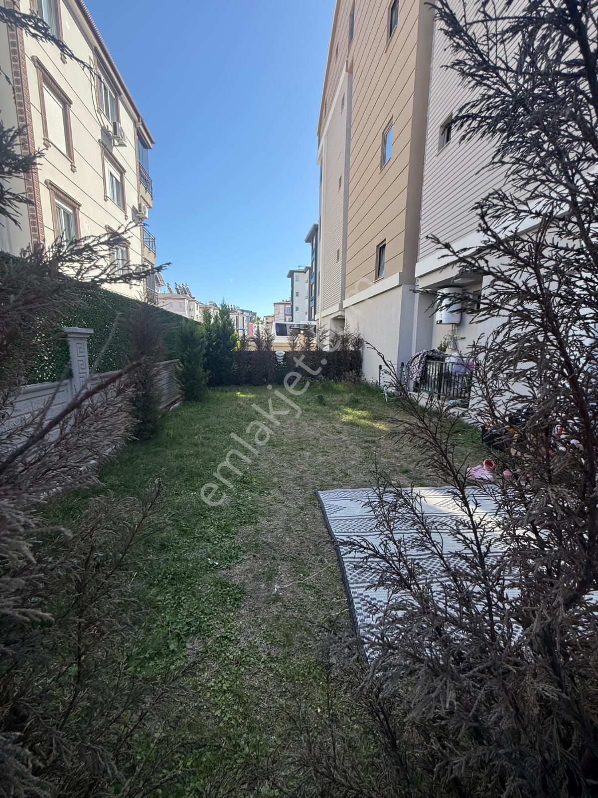 Havuzlu Sitede Kendi Özel Bahçe Alanı Olan 2+1 - Görsel 2