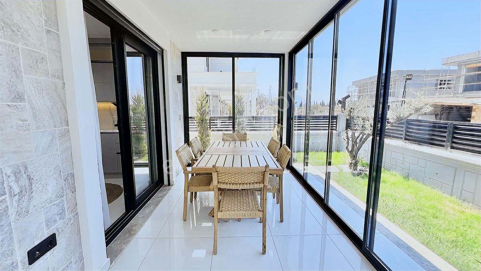 Tam Müstakil Sıfır 3+1 Havuzlu Otoparklı Villa - Görsel 14