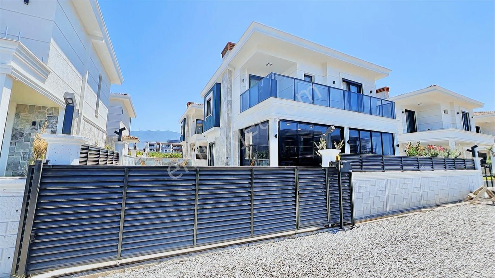 Tam Müstakil Sıfır 3+1 Havuzlu Otoparklı Villa - Görsel 10