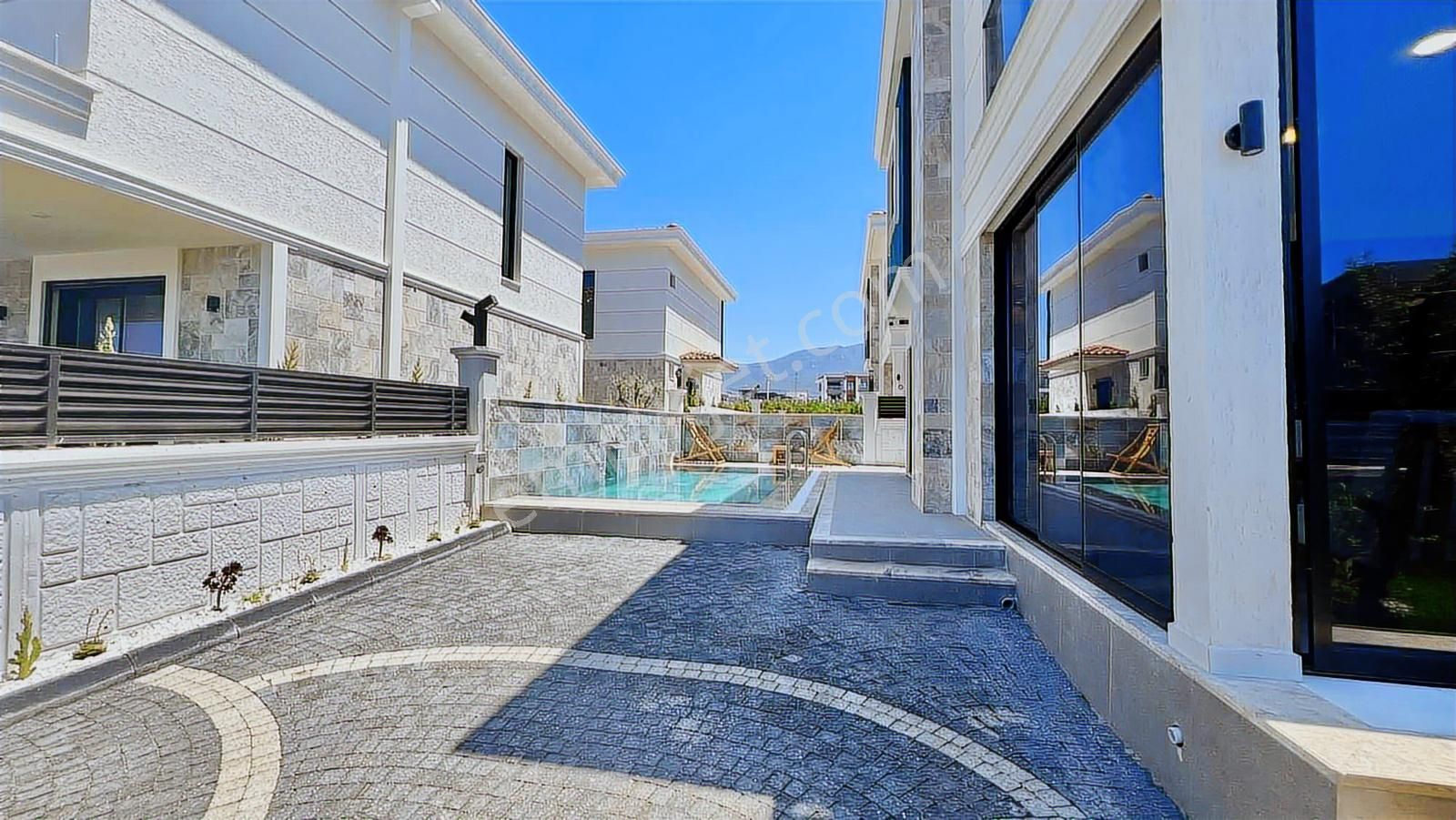 Tam Müstakil Sıfır 3+1 Havuzlu Otoparklı Villa - Görsel 34