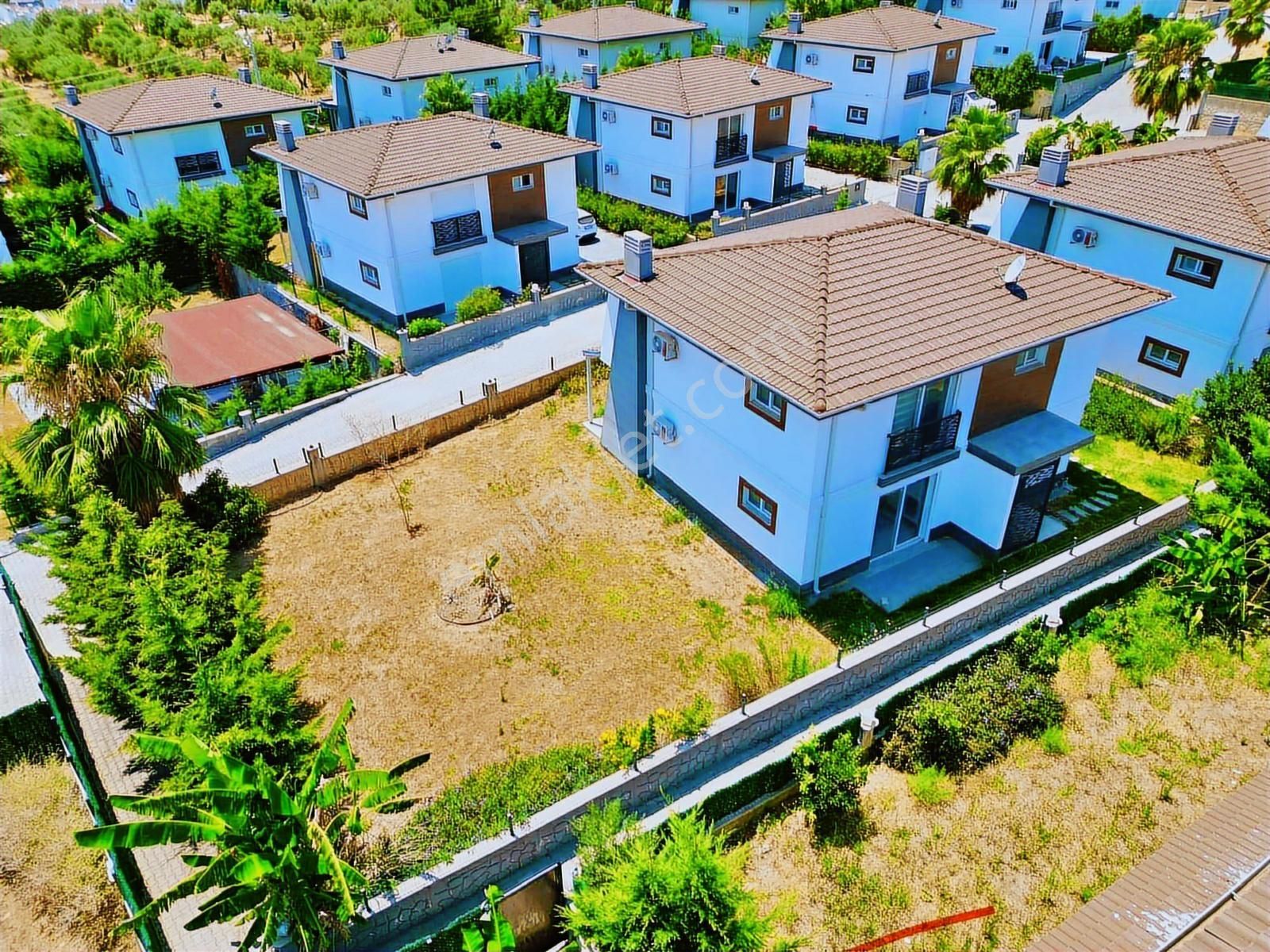 400 M2 Arsa Da Geniş 4+1 Villa Popüler Lokasyon
