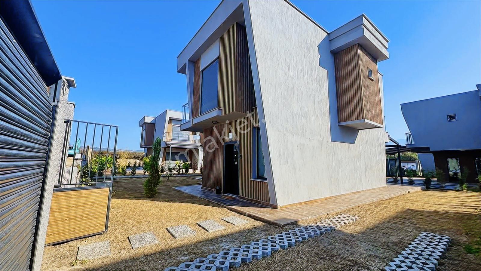 Plaja 600 Metre Lüks Müstakil Sıfır Villa 3+1 - Görsel 11