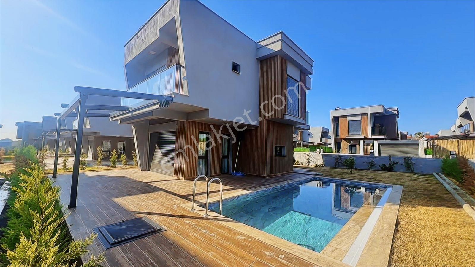 Plaja 600 Metre Lüks Müstakil Sıfır Villa 3+1