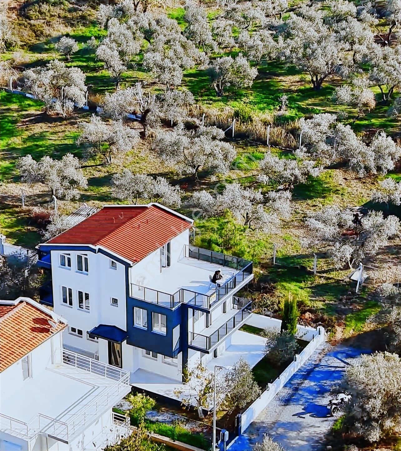 Tek Villa Bağımsız 350 M2 4+1 Triplex