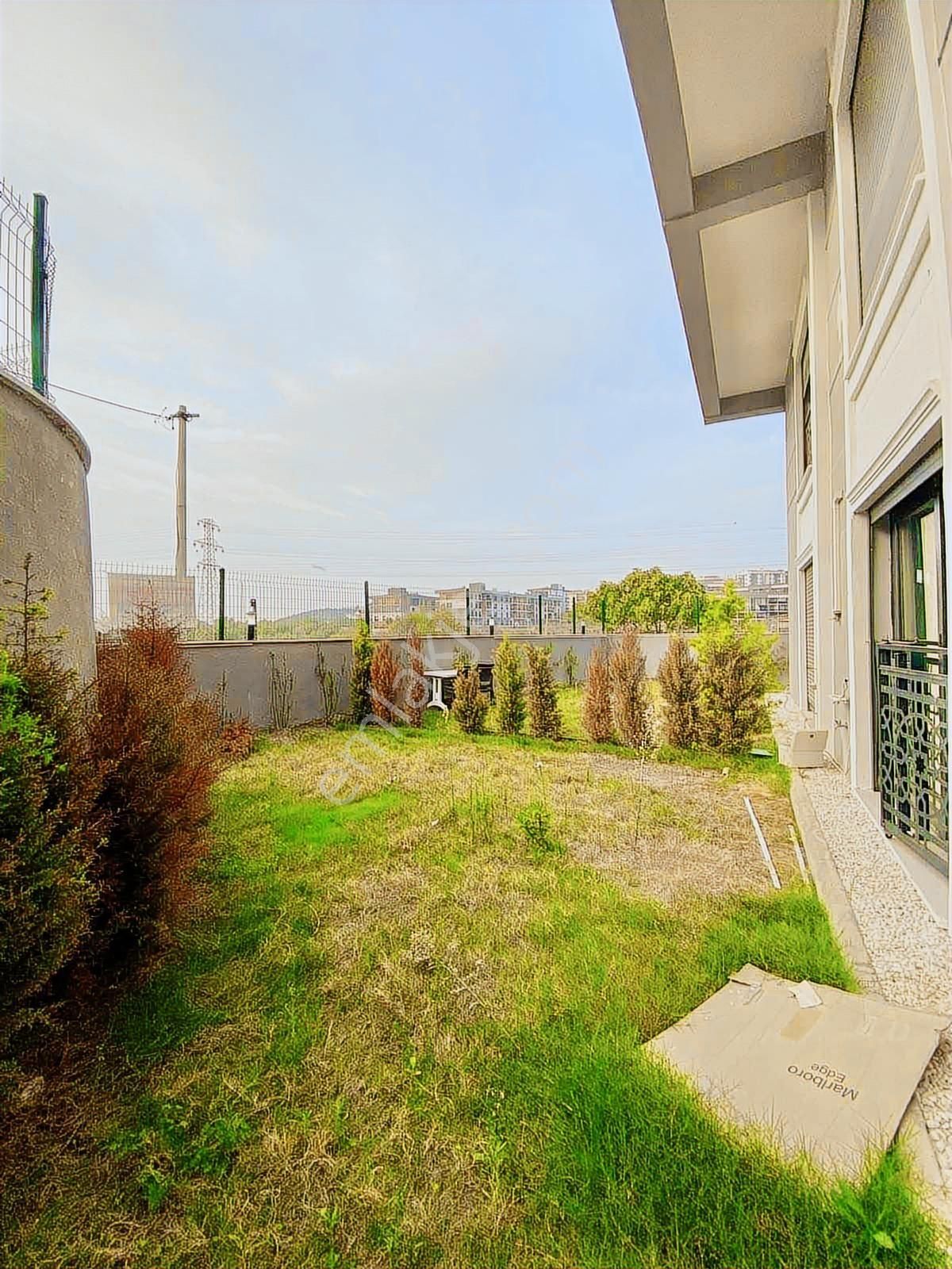 Kuşadası'nda Özel Bahçeli Sıfır Lüks 2+1 Daire