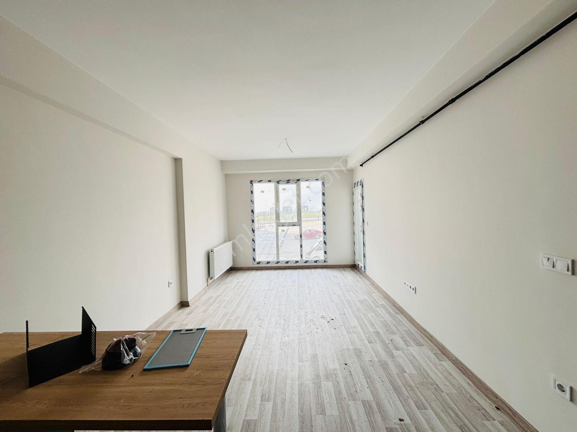 Güven'den Site İçerisinde 7/24 Güvenlikli Havuzlu Kiralık 1+1 Ev - Görsel 5