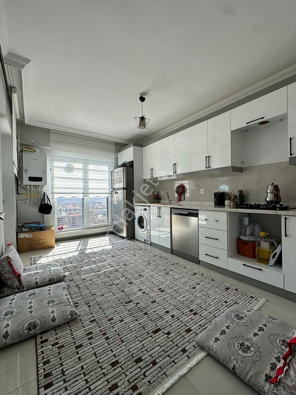 Başpınar'da Cadde Üzr. Full Yapılı Teras Balkonlu 3+1 Satılık !! - Görsel 2