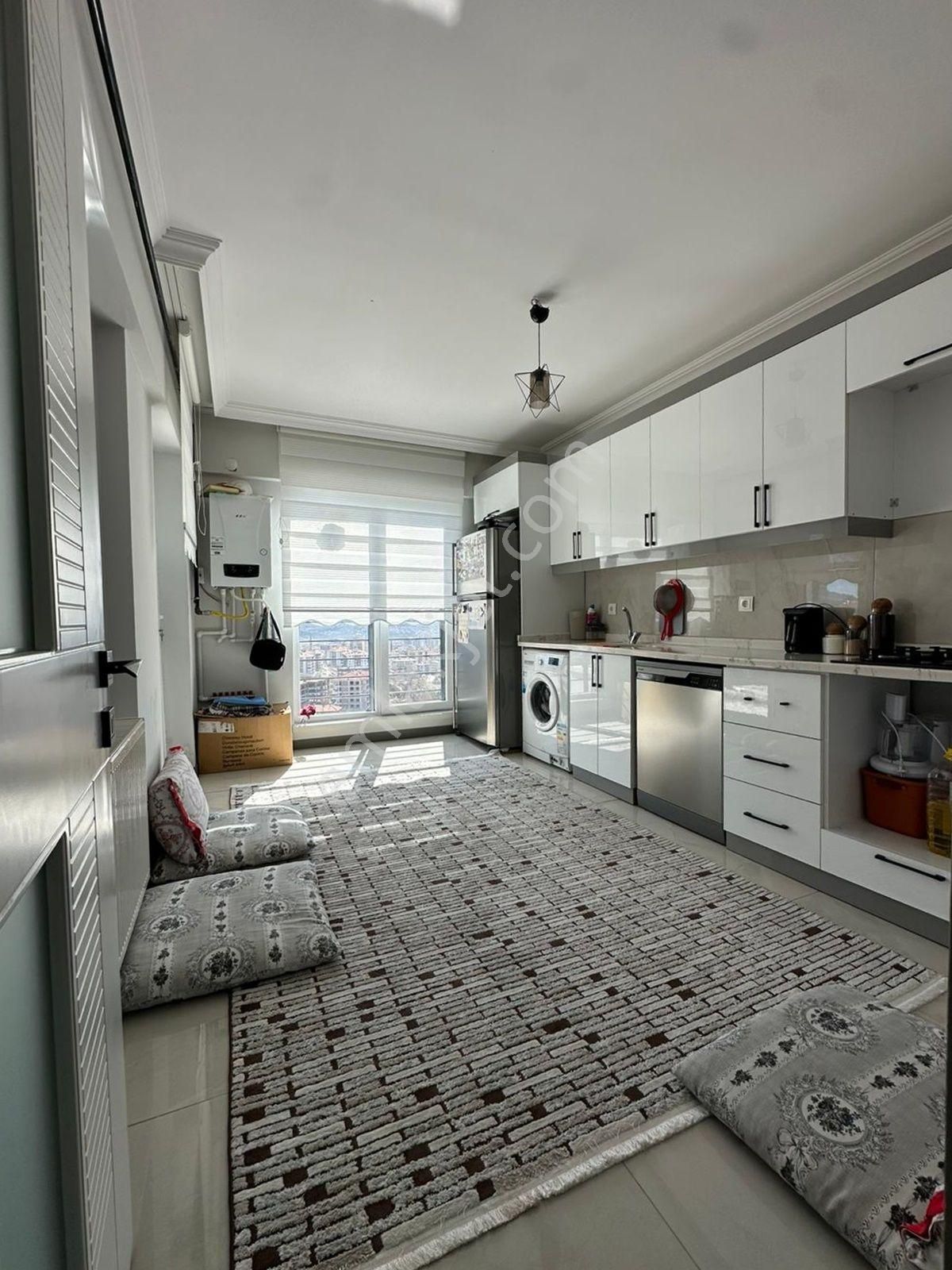 Başpınar'da Cadde Üzr. Full Yapılı Teras Balkonlu 3+1 Satılık !! - Görsel 3