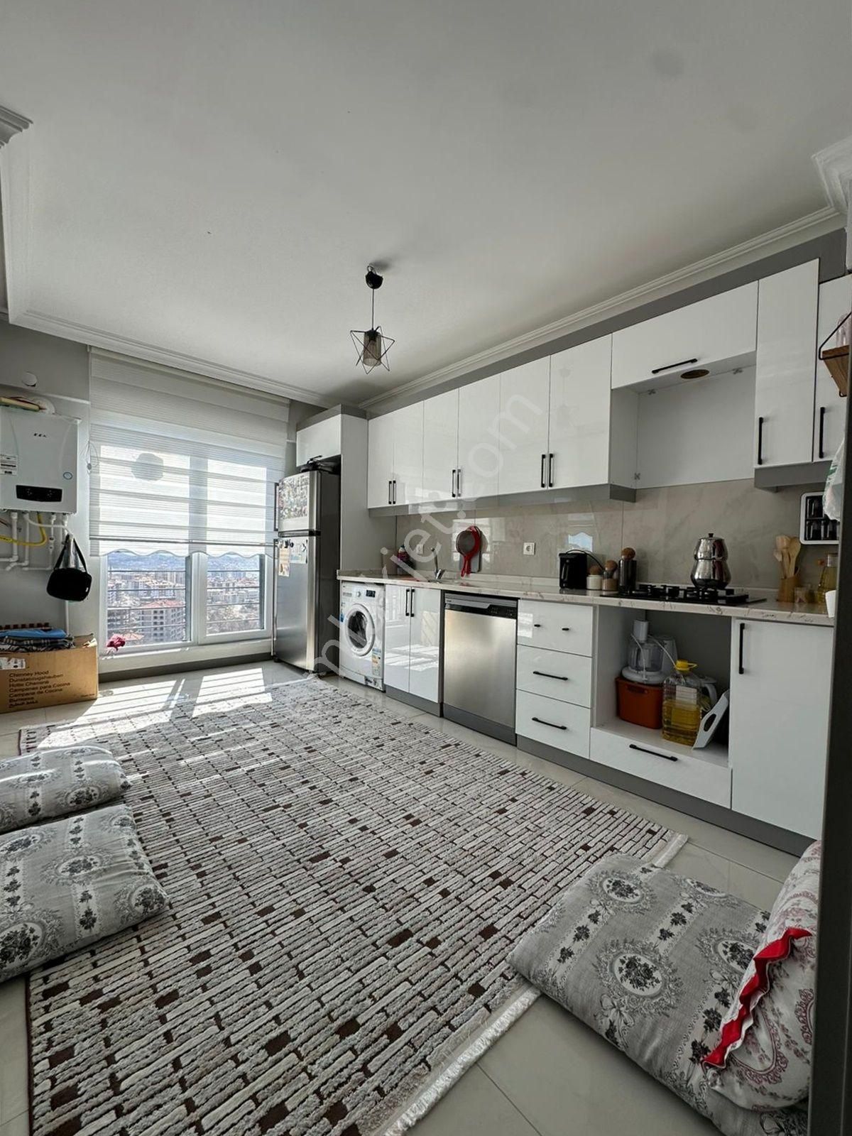 Başpınar'da Cadde Üzr. Full Yapılı Teras Balkonlu 3+1 Satılık !!