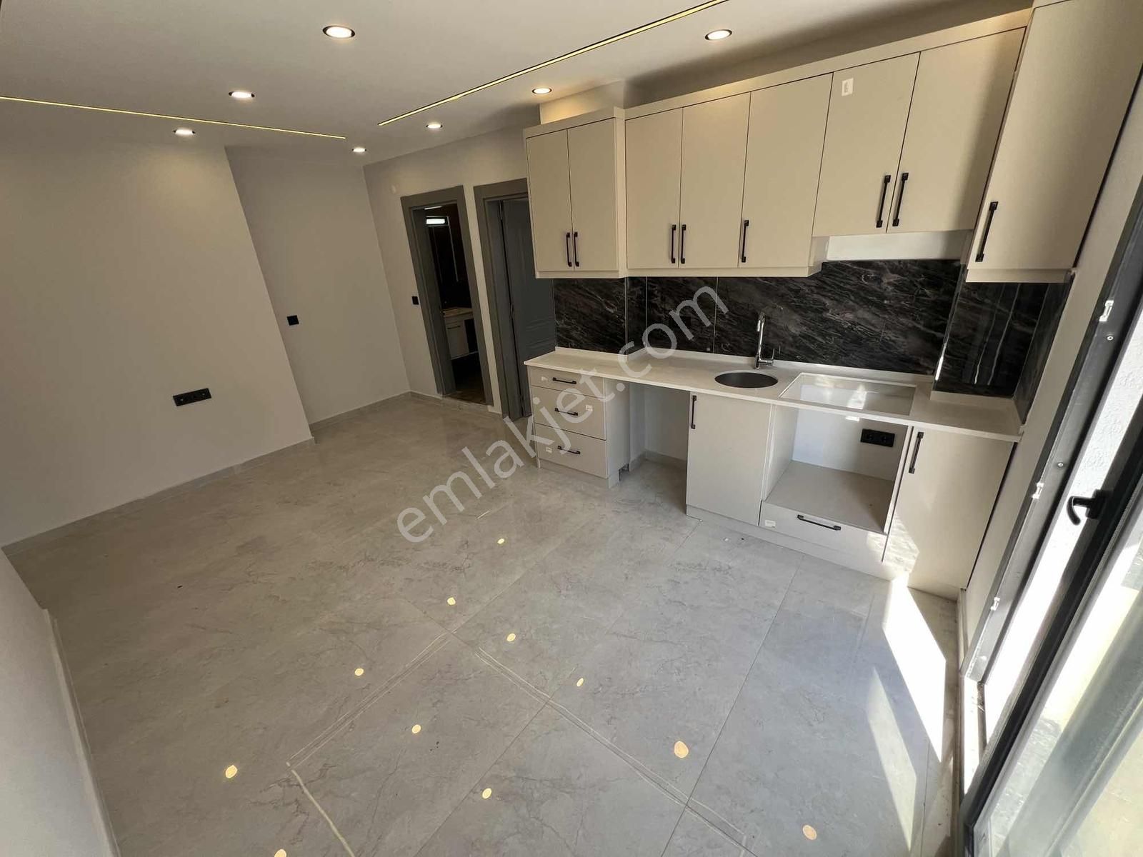 Didim Merkez'de Satılık 2+1 Sıfır Bahçe Katı Ön Cephe - Görsel 8