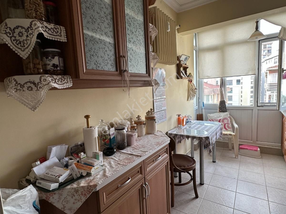 Göztepe Merdivenköyde Minibüs Yoluna Paralel Kiralık 3+1 Daire - Görsel 11