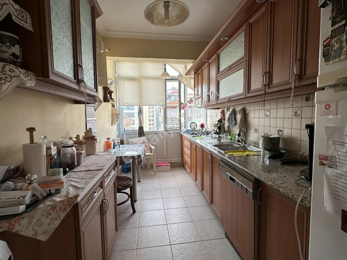 Göztepe Merdivenköyde Minibüs Yoluna Paralel Kiralık 3+1 Daire - Görsel 9