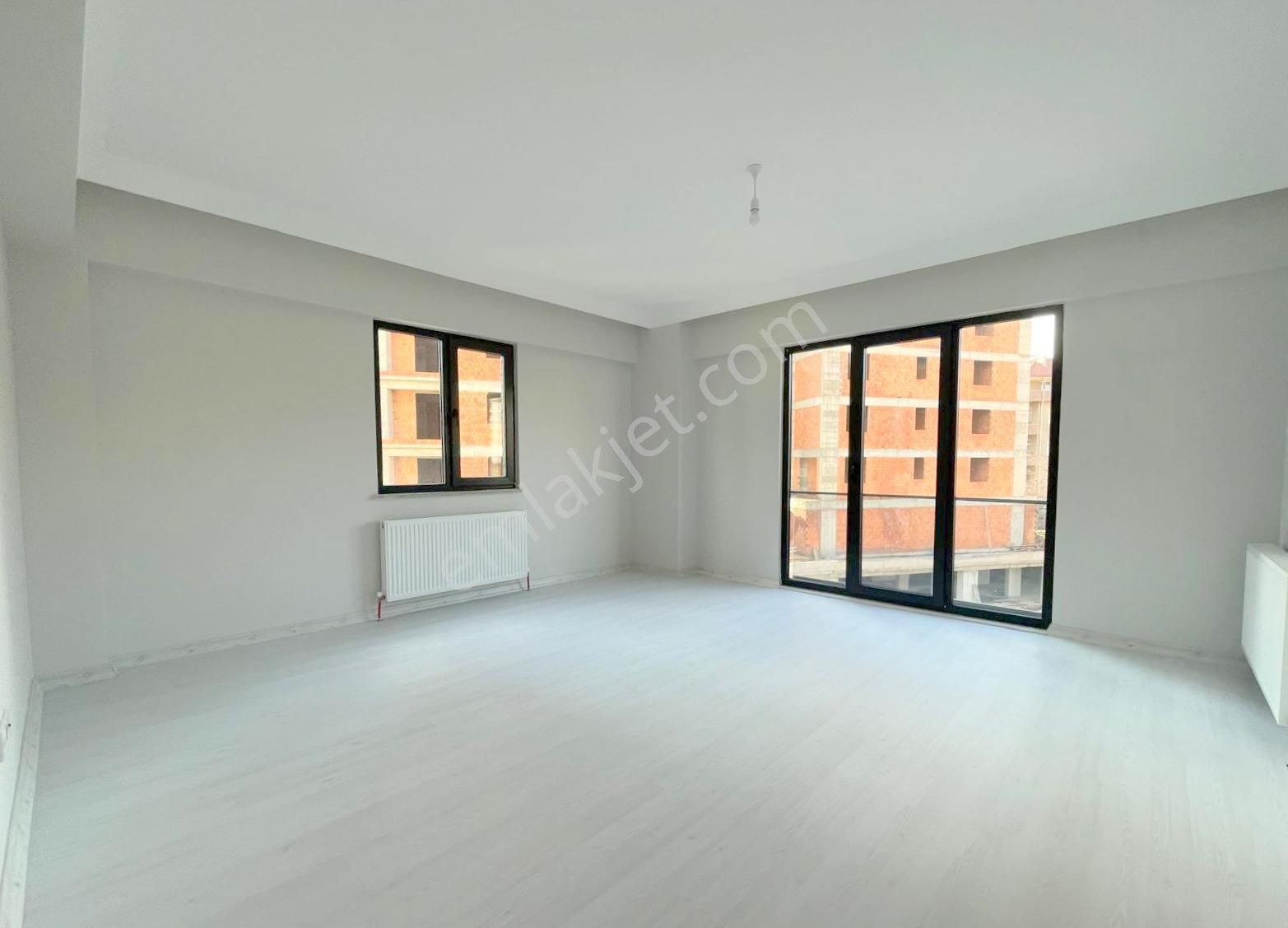 Mertcan'dan Metroya Yürüme Mesafeli Balkonlu Ara Kat 2+1 Daire