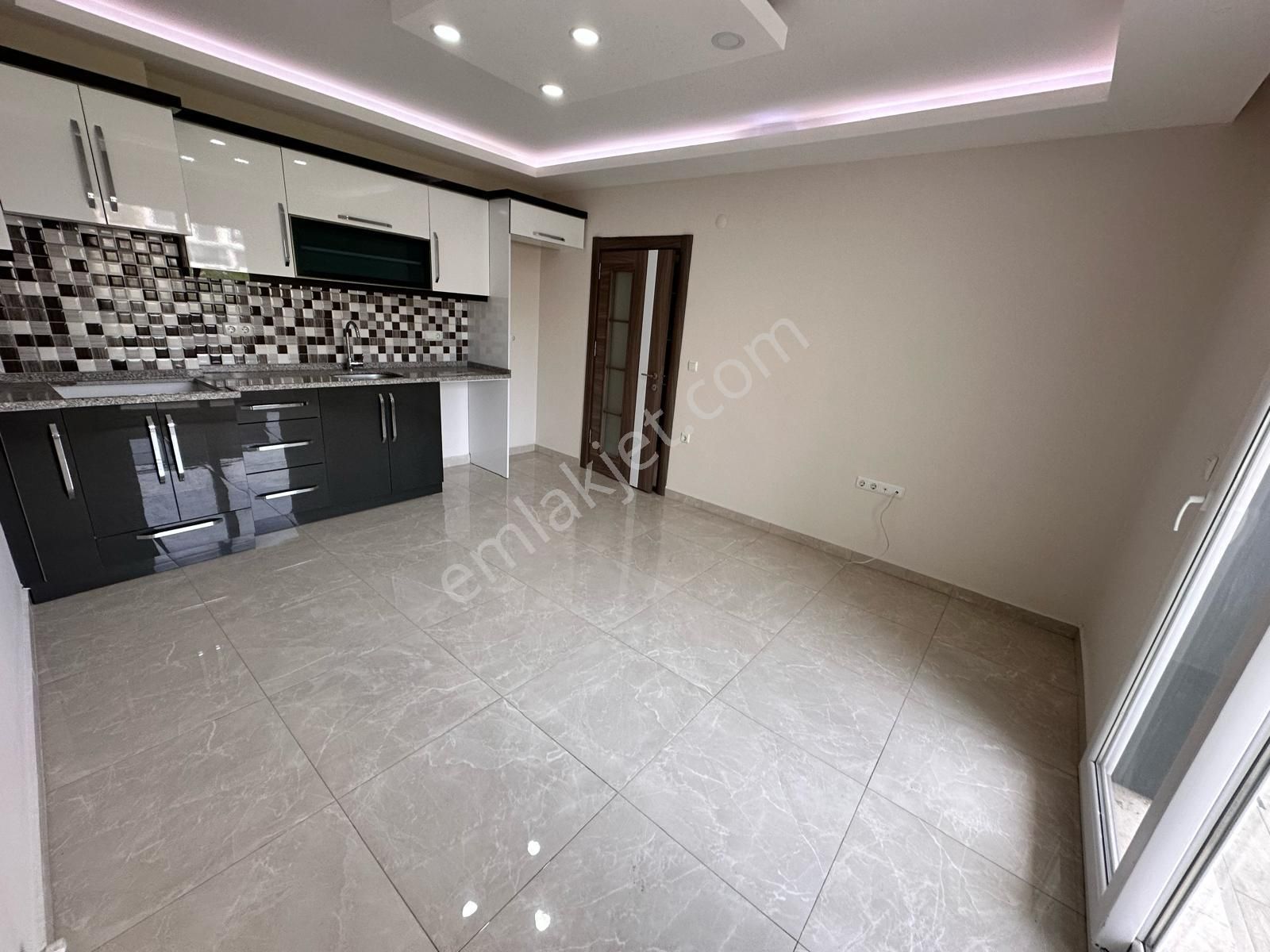 Cumhuriyet Mahallesi'nde 1+1 Havuzlu Sitede Kiralık Daire - Görsel 15