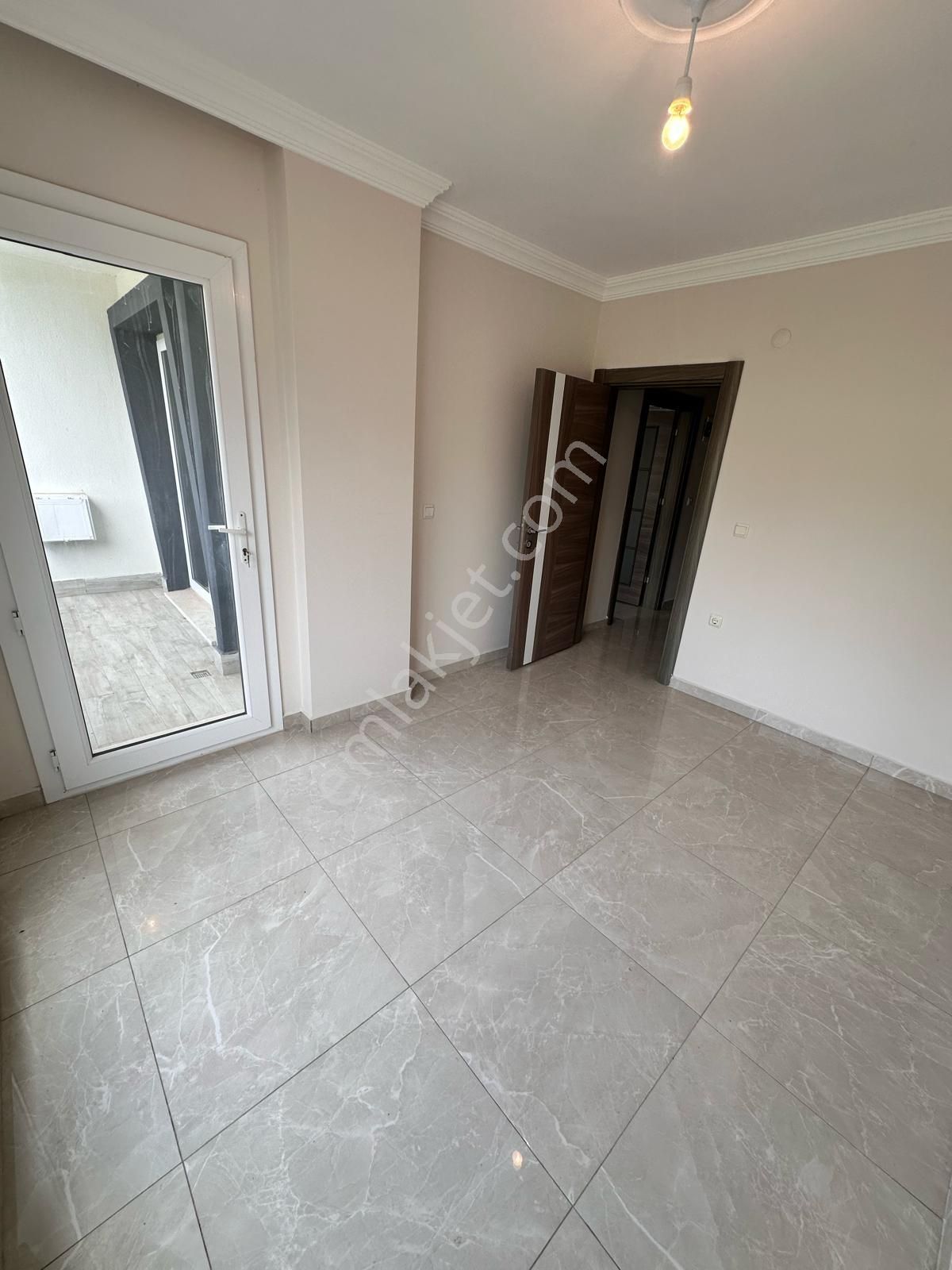 Cumhuriyet Mahallesi'nde 1+1 Havuzlu Sitede Kiralık Daire - Görsel 8