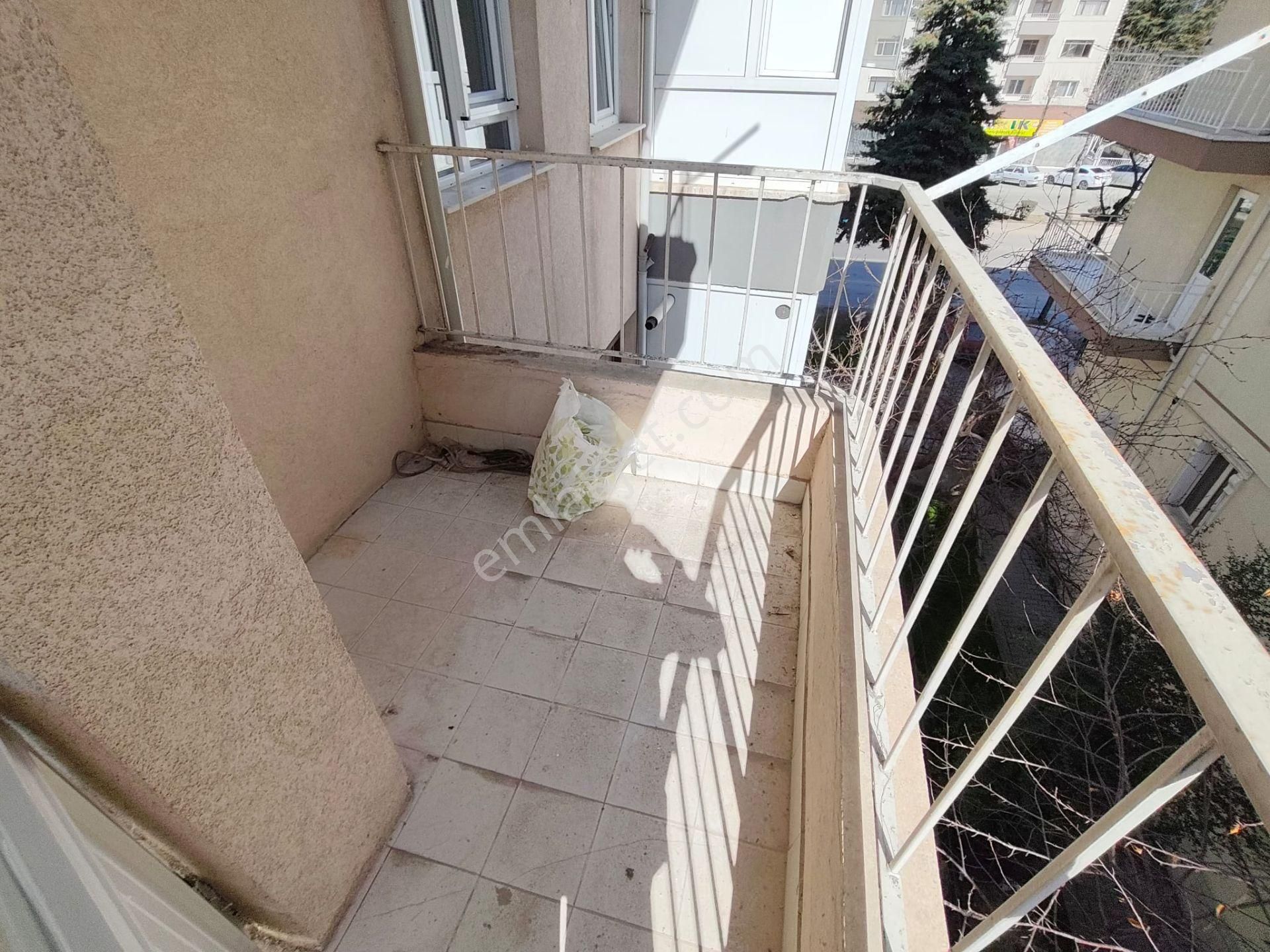 Yılmaz Gayrimenkul'den Ara Kat 3+1 Gemiş M2 Fırsat Kiralık Daire - Görsel 30