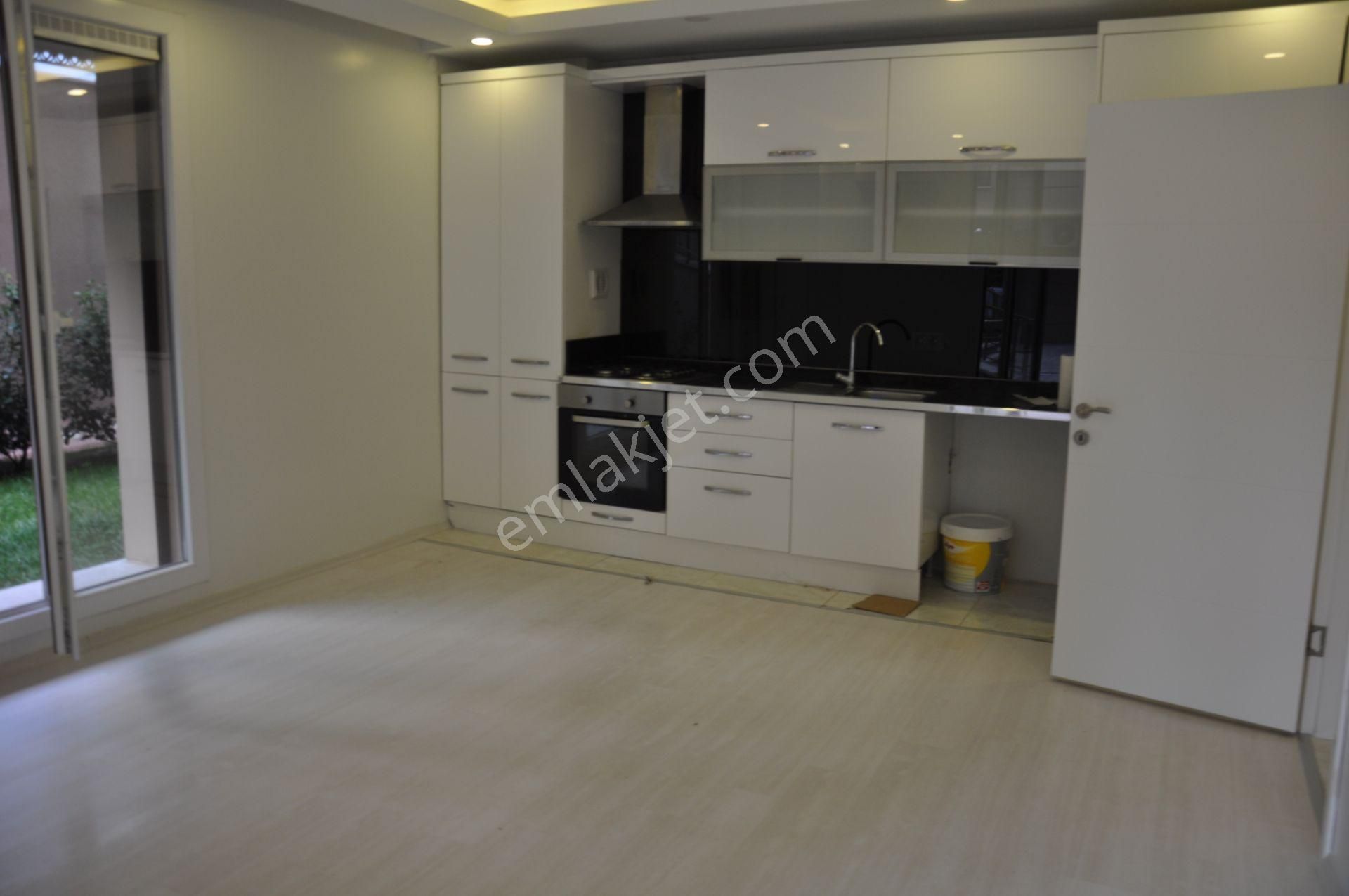 Bahçelievler Öz Mefa Sitesi Bahçe Kullanımlı 2+1 Satılık Daire - Görsel 2