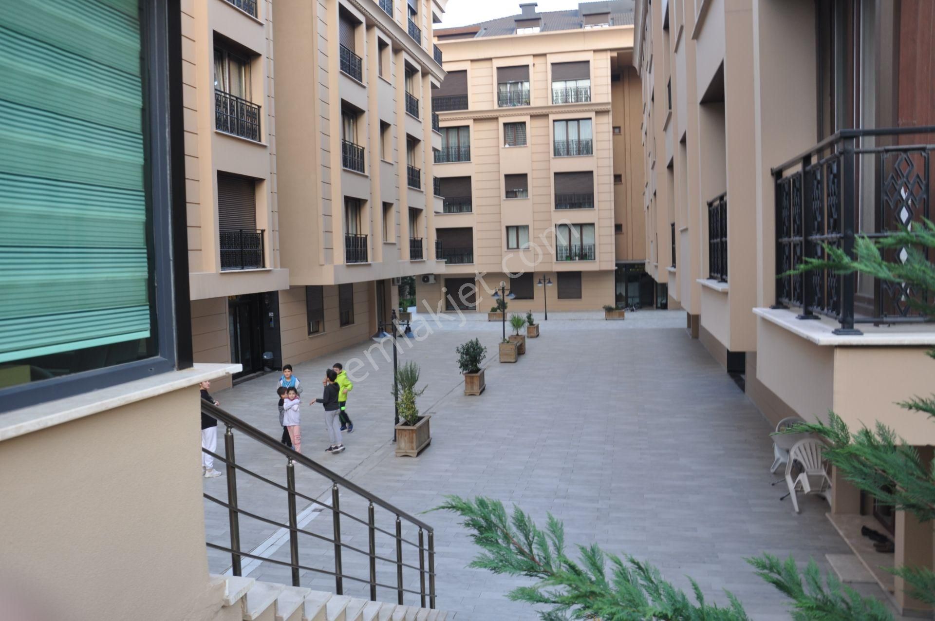 Bahçelievler Öz Mefa Sitesi Bahçe Kullanımlı 2+1 Satılık Daire