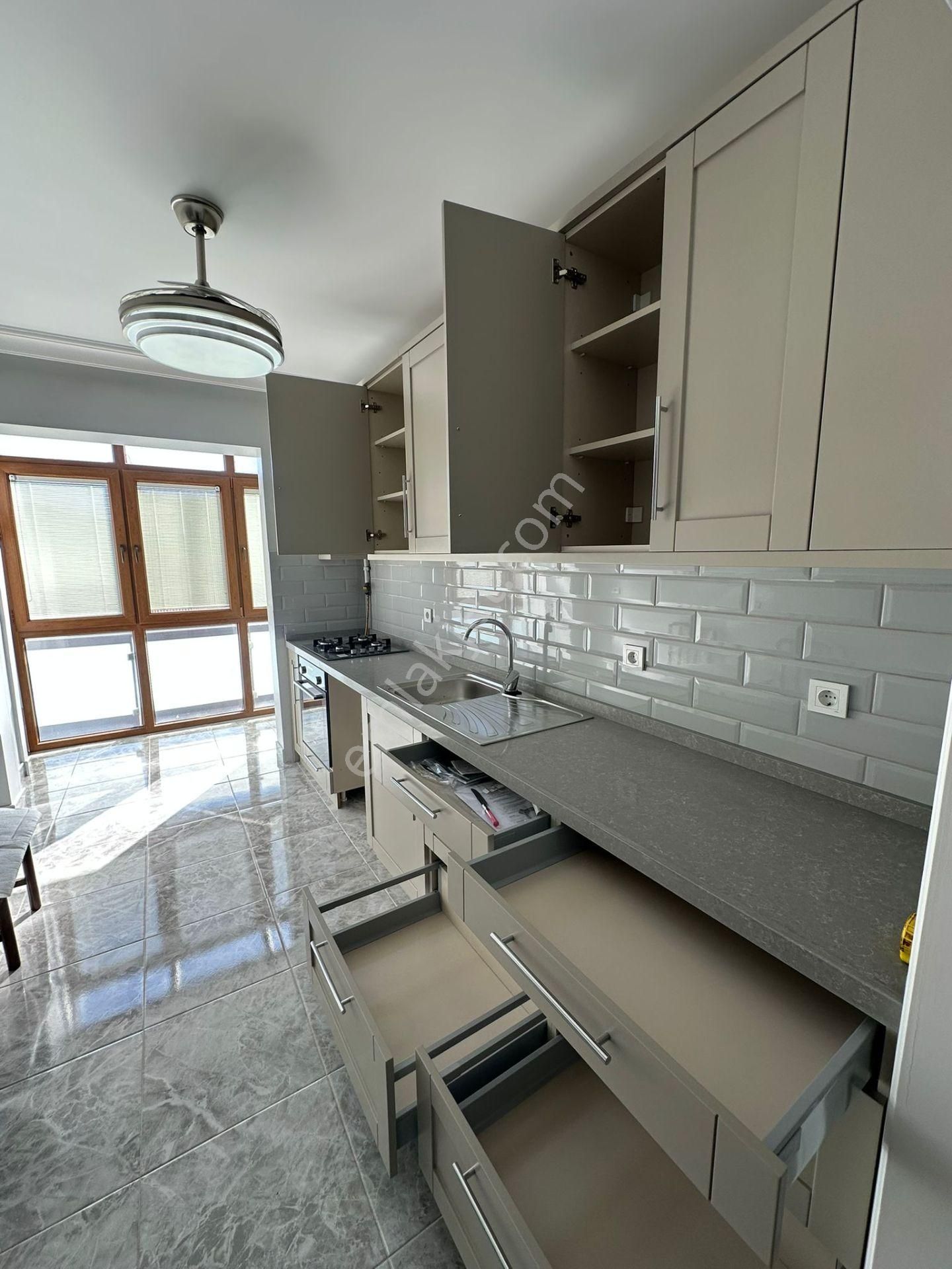 Mertcan Dan Cumhuriyet Mah İçi Full Yenilenmiş 2+1 Ankastreli - İskanlı - Görsel 14