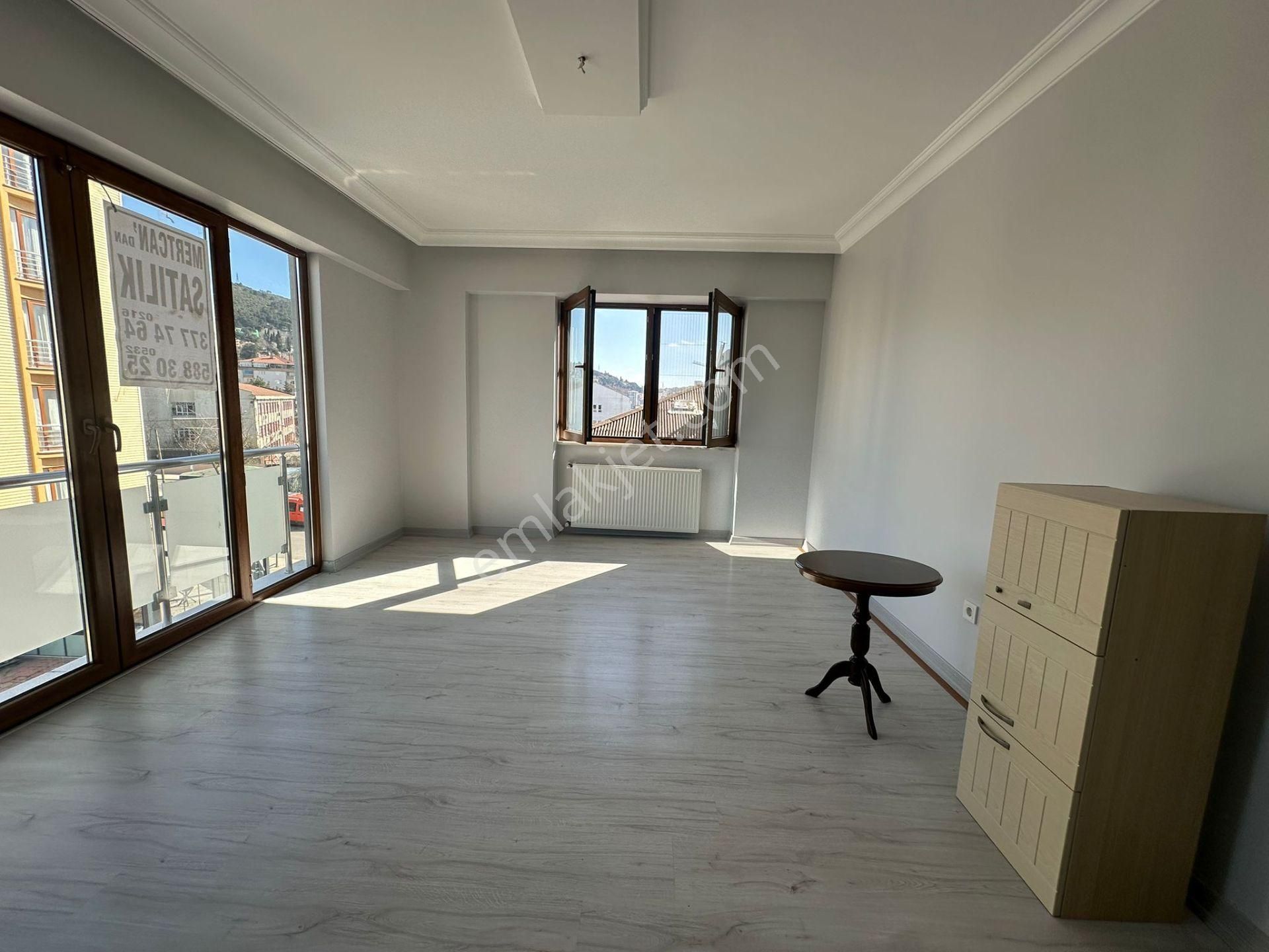 Mertcan Dan Cumhuriyet Mah İçi Full Yenilenmiş 2+1 Ankastreli - İskanlı - Görsel 3