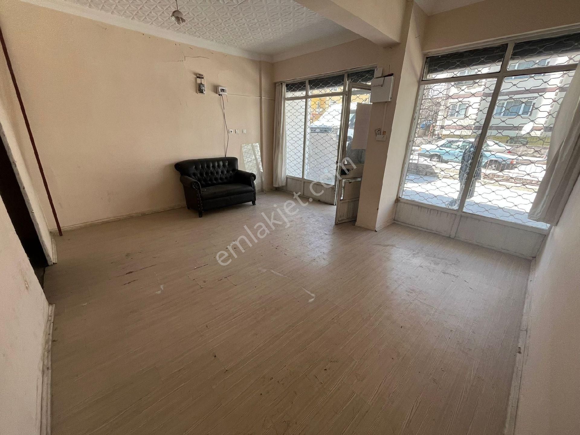 Cadde Üzeri Merkezde 40m2 İşlek Dükkan