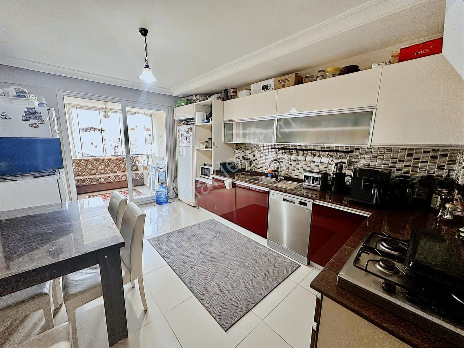 Turpa Balçovadan Cadde Üzeri Yeni Bina Asansörlü Satılık3+1daire