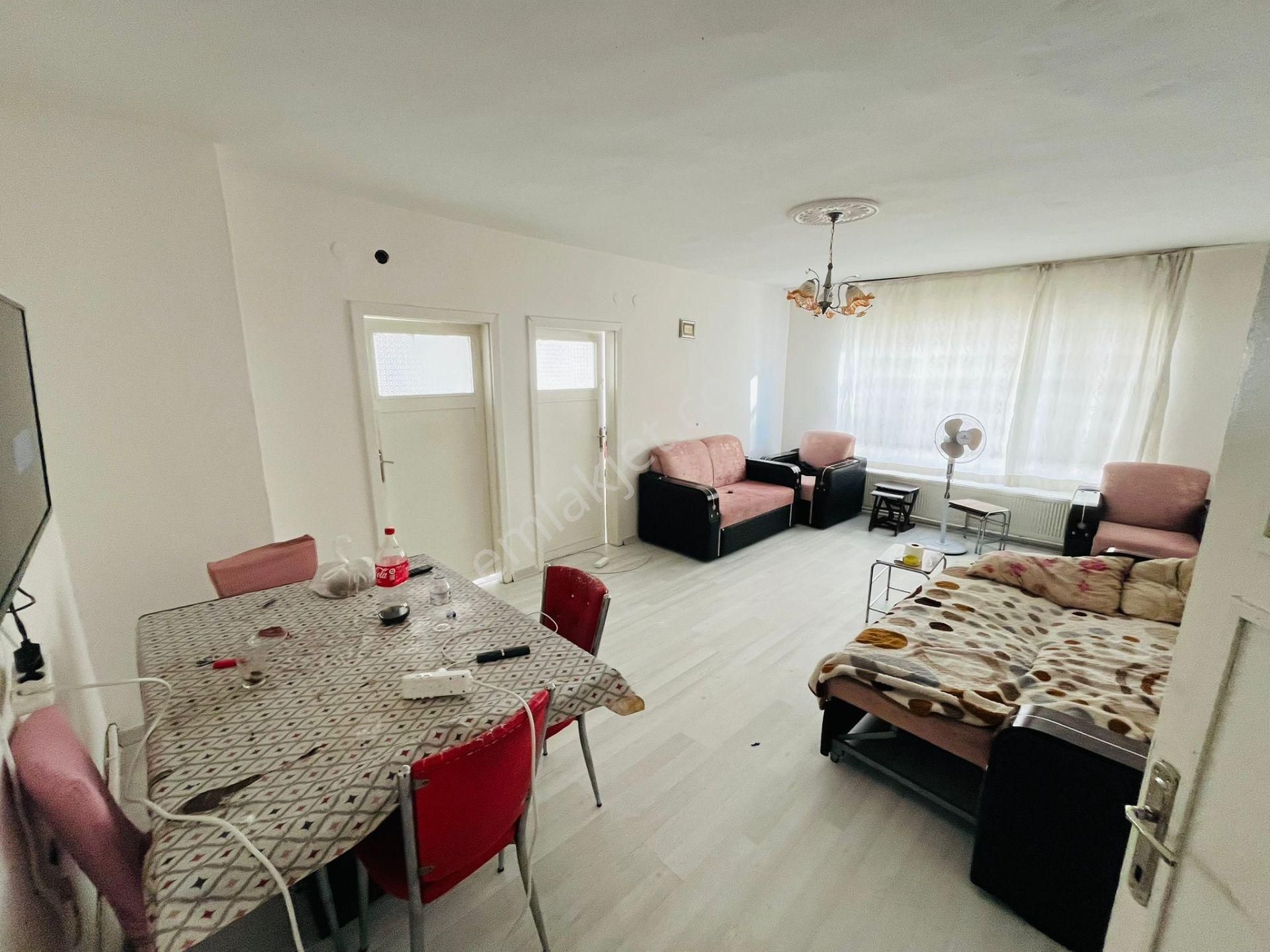 Kartaltepe'de Okullar Cad. Yakını 3+1 Katta Satılık Fırsat Daire !! - Görsel 2