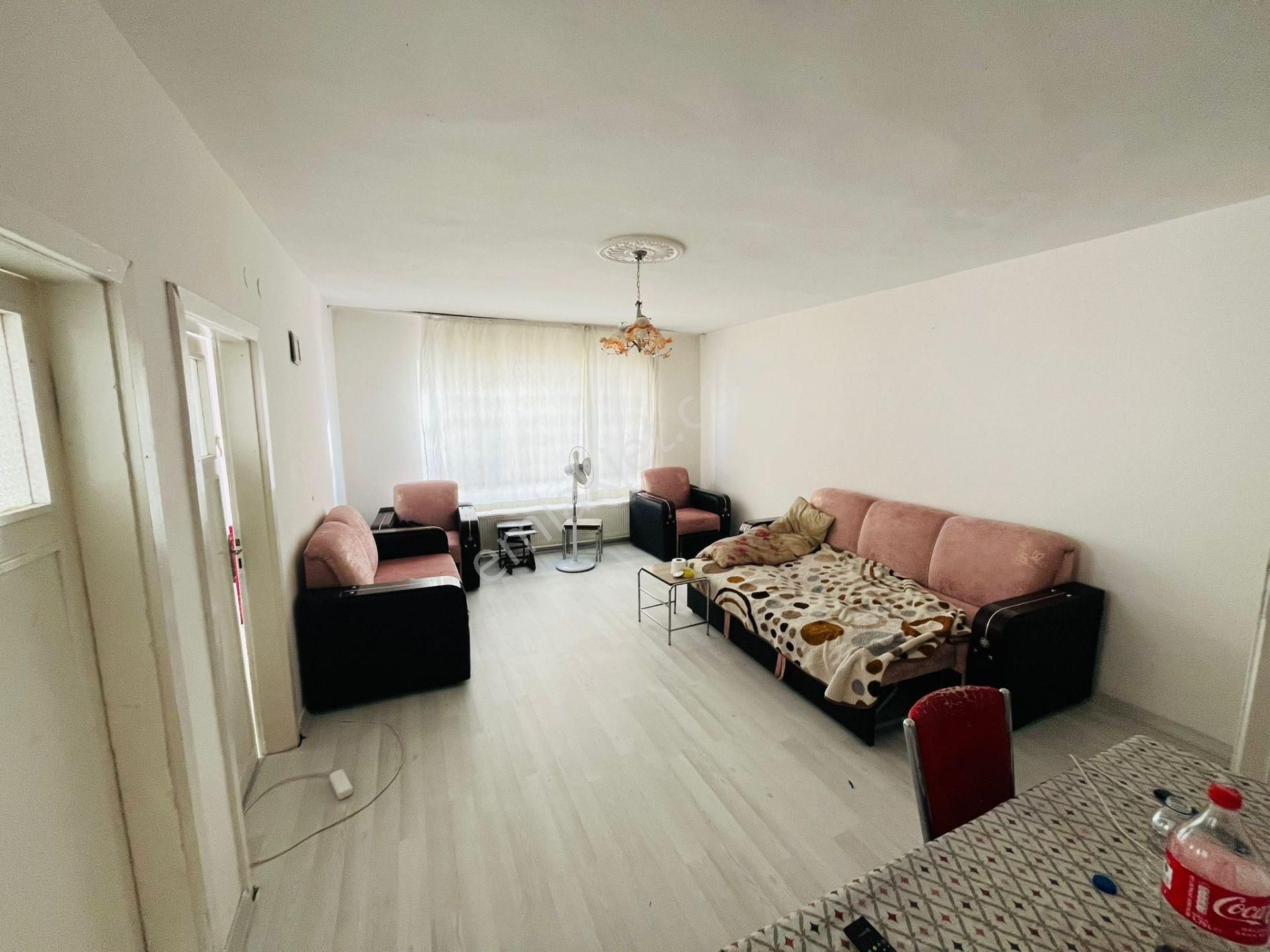 Kartaltepe'de Okullar Cad. Yakını 3+1 Katta Satılık Fırsat Daire !!