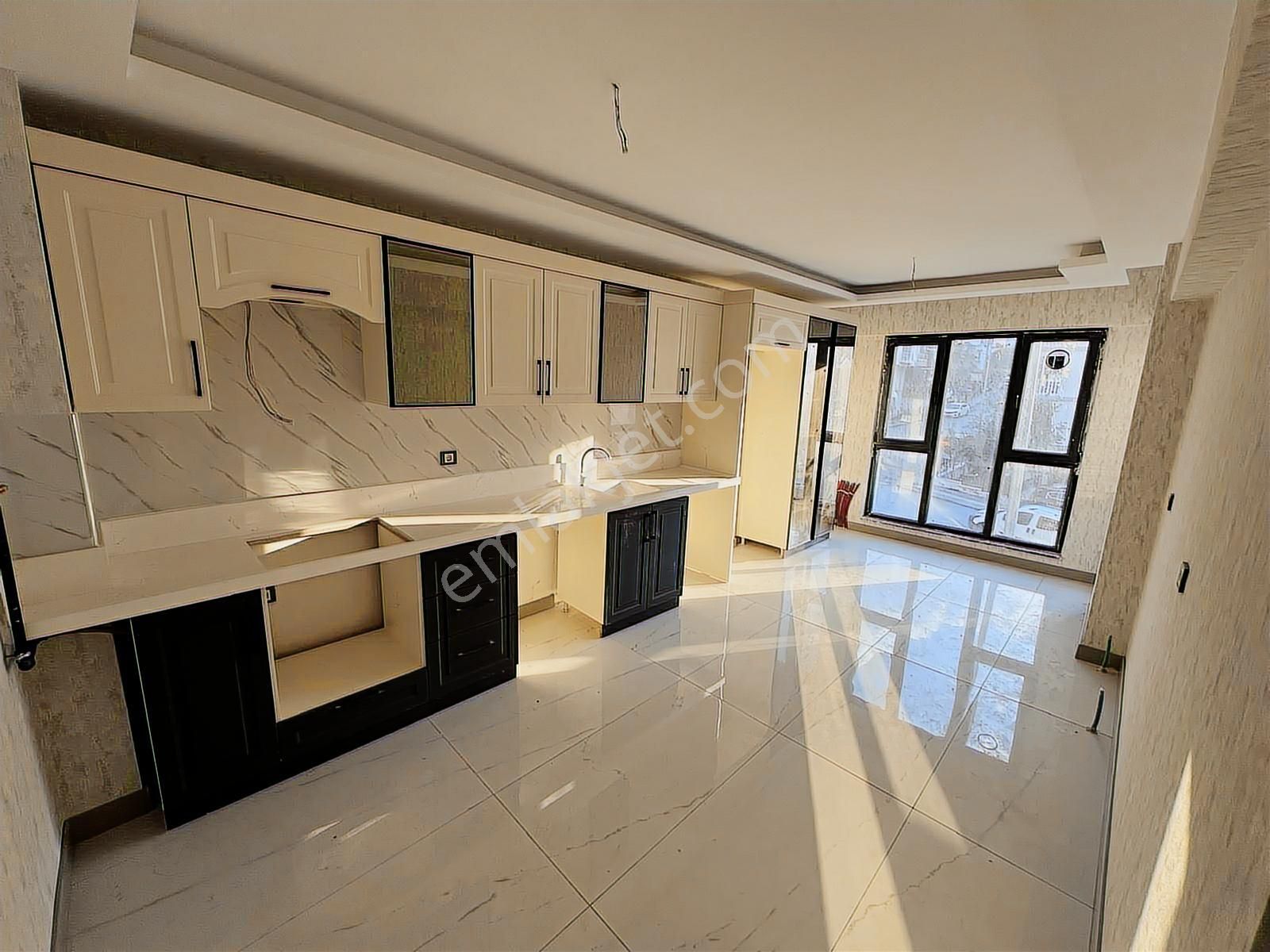 Cadde Üzeri Sıfır Binada Oturuma Hazır İskanlı 3+1 Daire