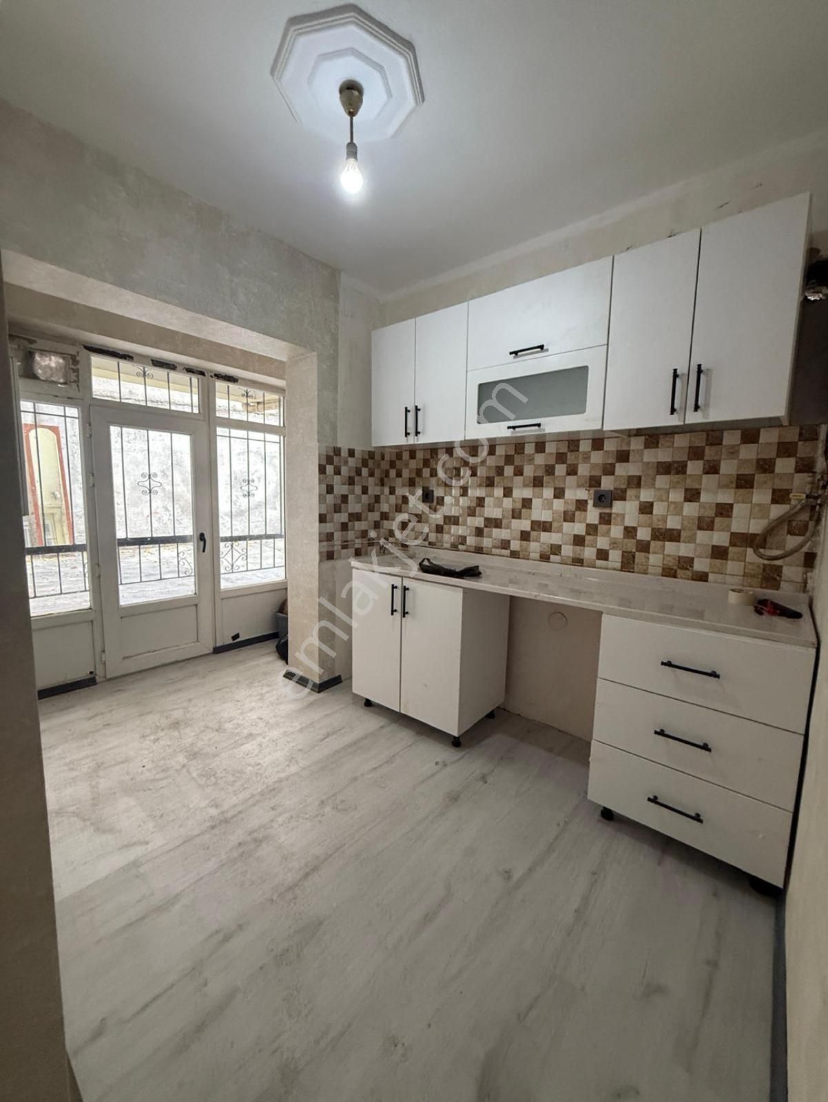 Günsazak Caddesi Üzerinde Full Yapılı İskanlı 3+1 Giriş Kat - Görsel 8