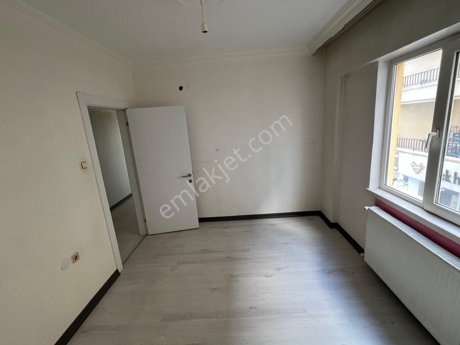 Acill_bağlum_bulvar_üzeri_1.kat_asansörlü_iskanlı_çift Balkonlu - Görsel 2
