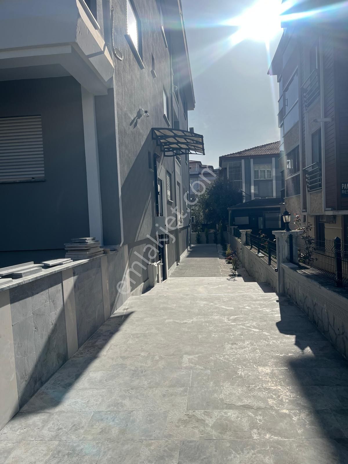 Zeytinköyde Şiir Otelin Arkasında Sıfır 1+1 Asansörlü Otoparklı Balkonlu Apart - Görsel 8