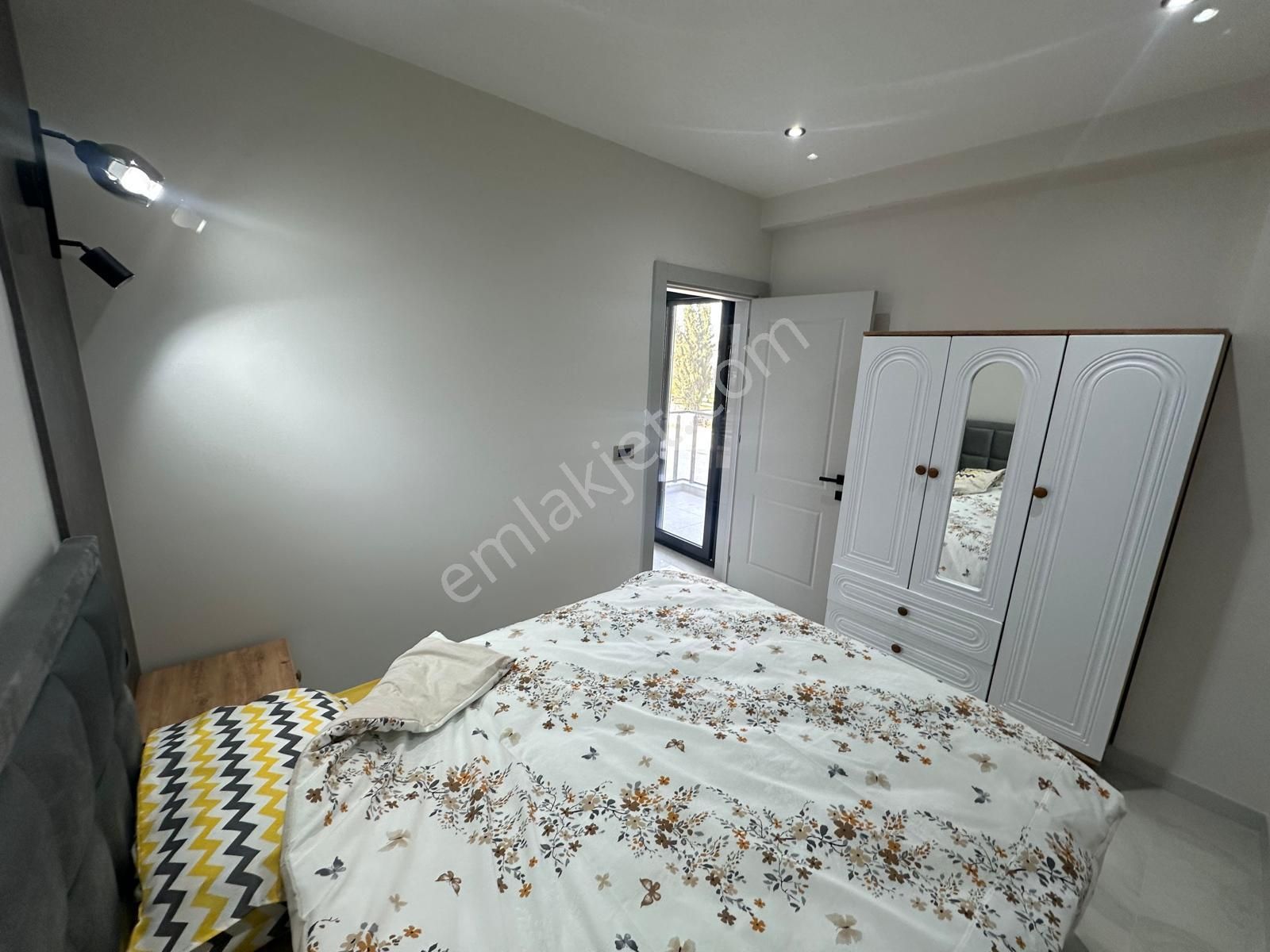 Zeytinköyde Şiir Otelin Arkasında Sıfır 1+1 Asansörlü Otoparklı Balkonlu Apart - Görsel 4