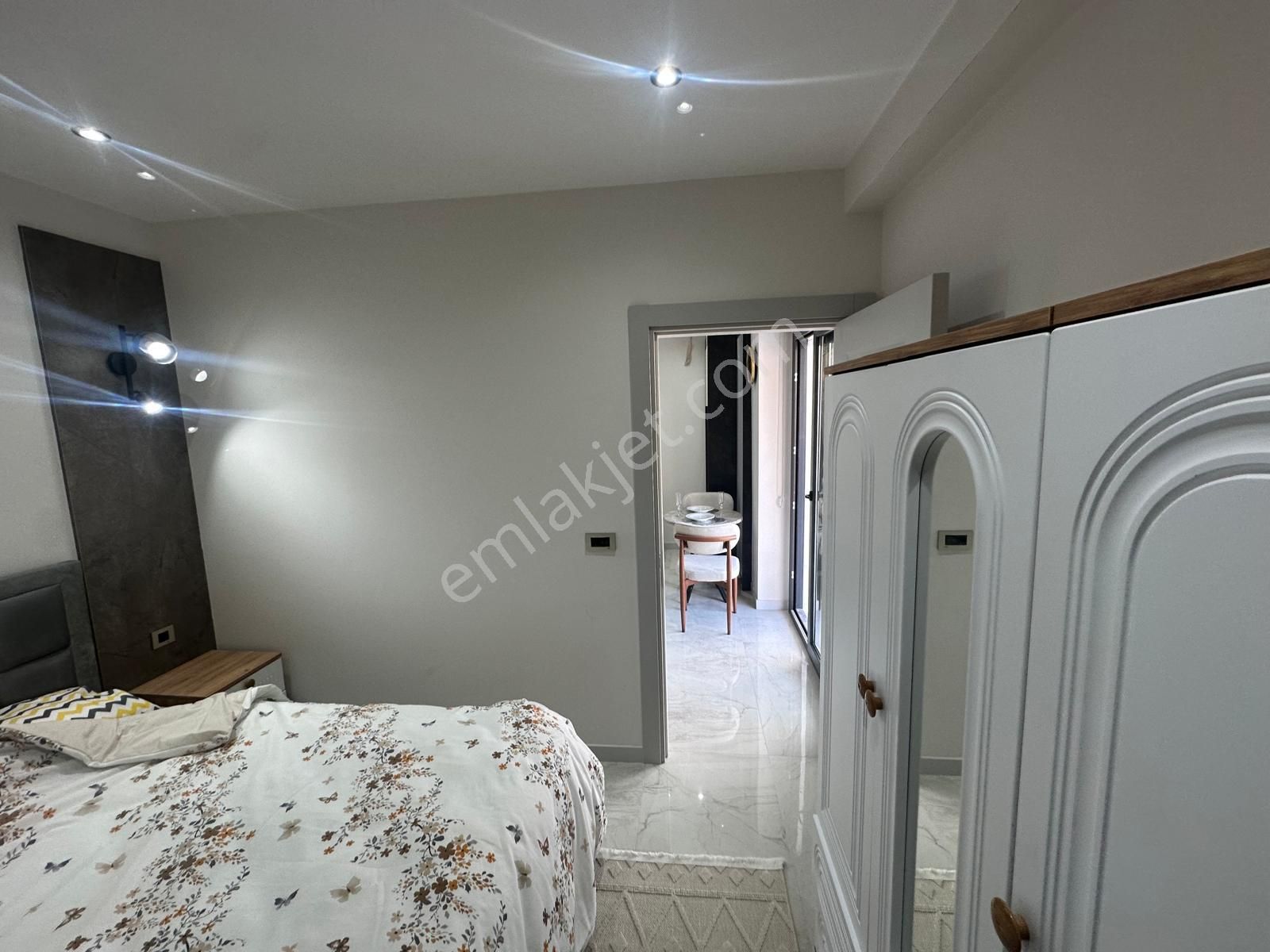 Zeytinköyde Şiir Otelin Arkasında Sıfır 1+1 Asansörlü Otoparklı Balkonlu Apart - Görsel 5