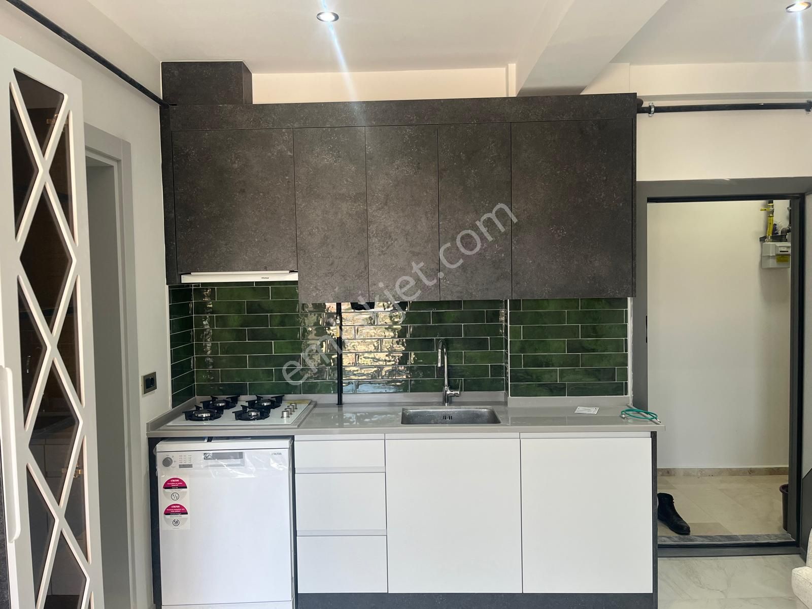 Zeytinköyde Şiir Otelin Arkasında Sıfır 1+1 Asansörlü Otoparklı Balkonlu Apart - Görsel 3