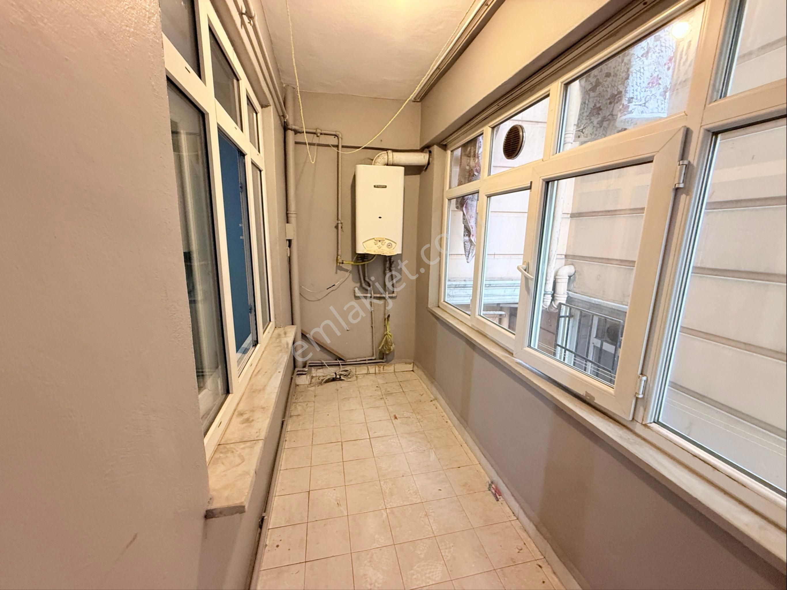 Sefaköy İnönü Mahallesi Satılık 2 + 1 Birinci Kat - Görsel 3