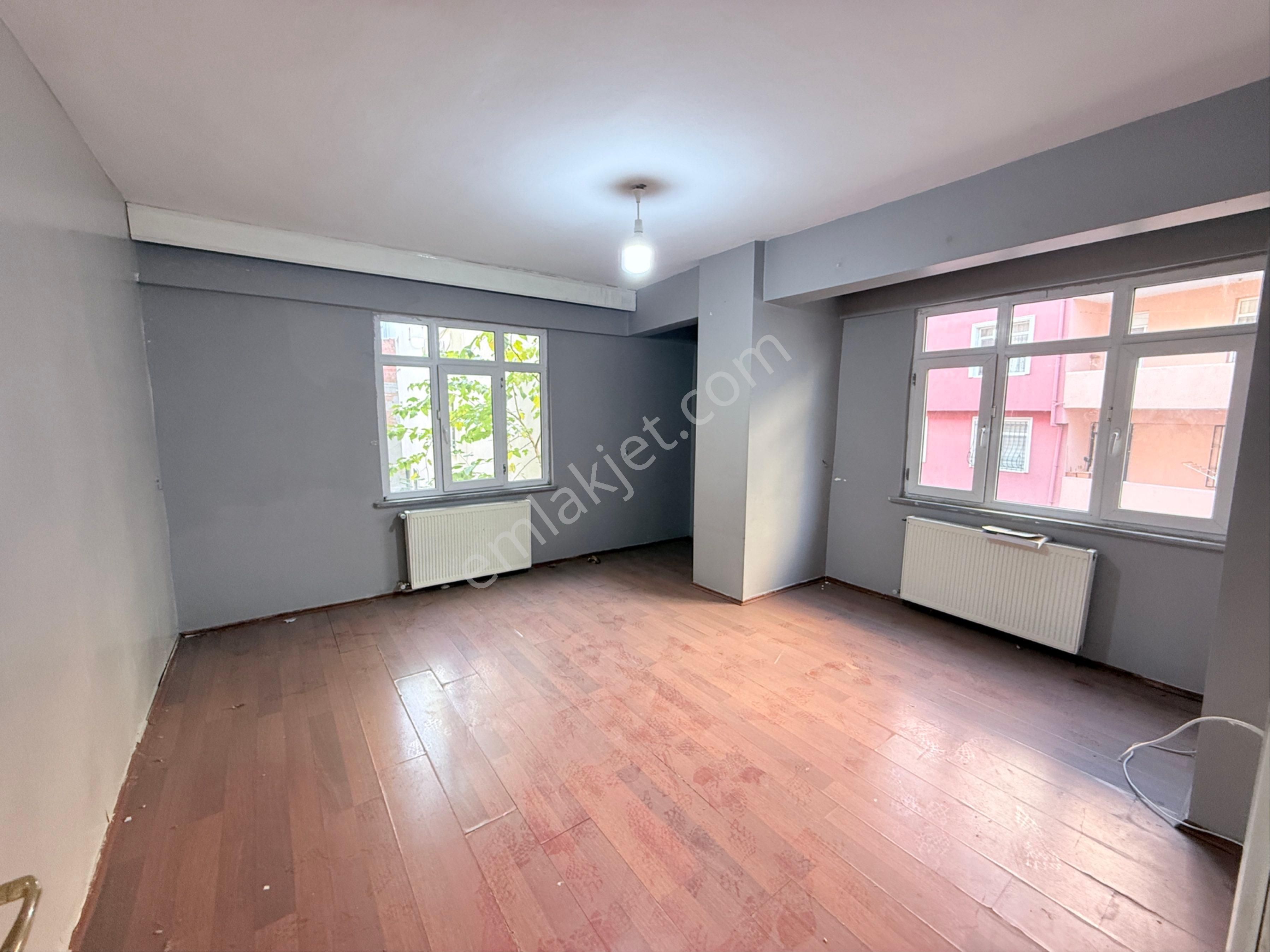 Sefaköy İnönü Mahallesi Satılık 2 + 1 Birinci Kat