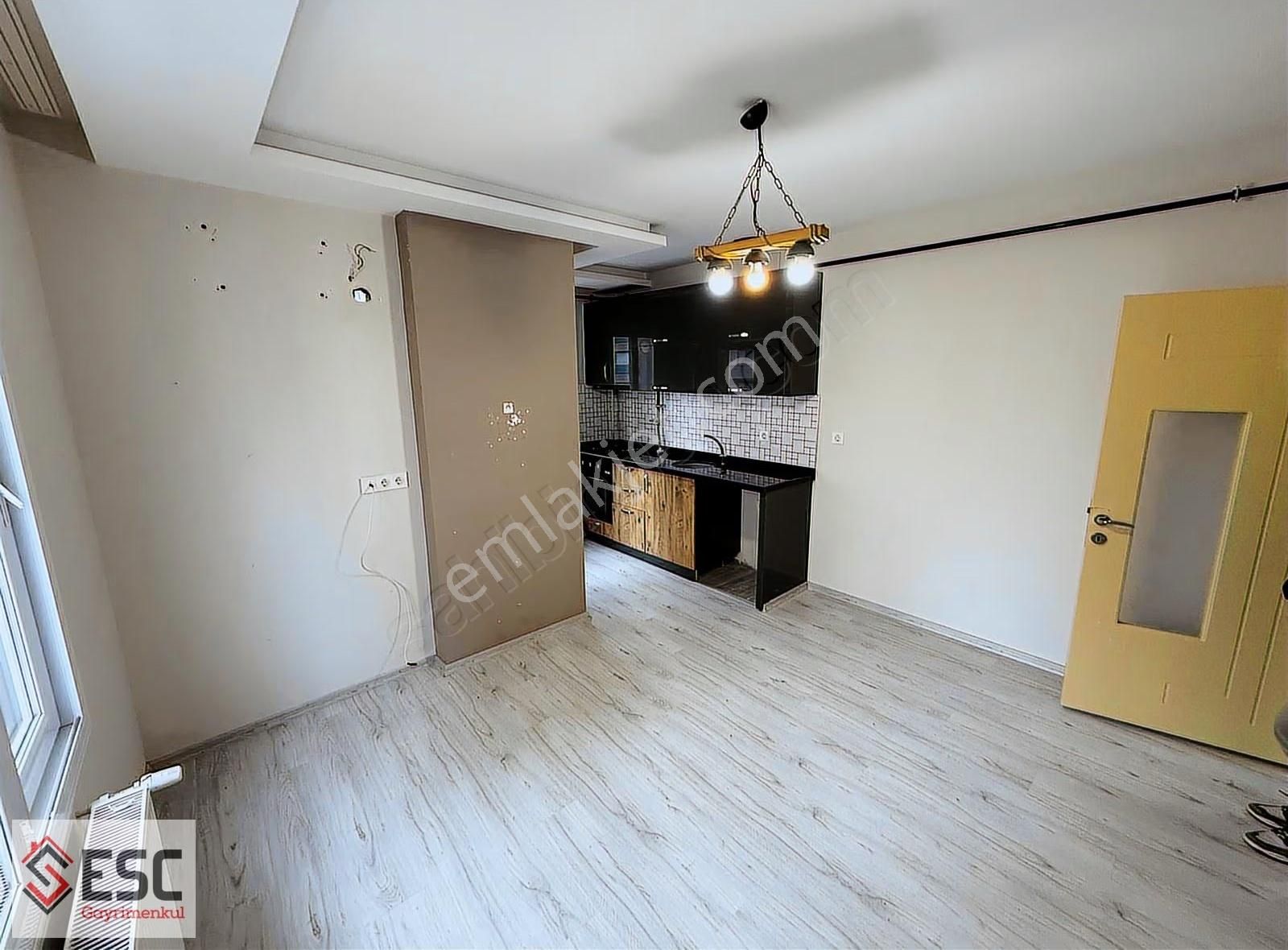 Esc,den Soli Centera Yakın 1+1 D.gazlı Kiralık Daire Esc1682y