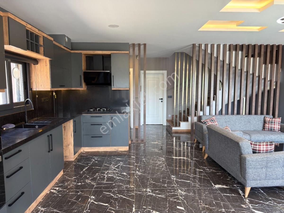 Kuşadası Ege Mahallesinde Satılık Eşyalı Müstakil Villa - Görsel 23