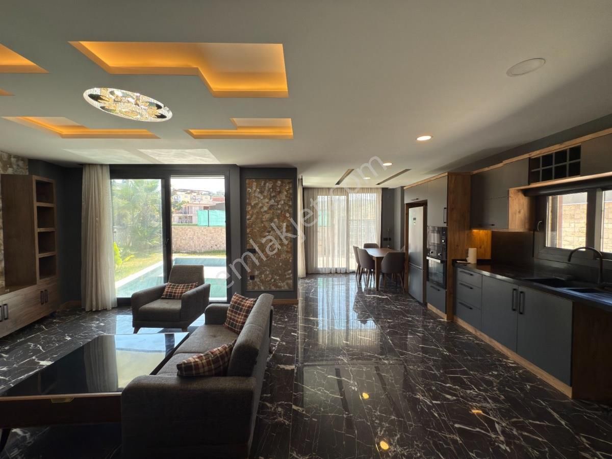 Kuşadası Ege Mahallesinde Satılık Eşyalı Müstakil Villa - Görsel 32