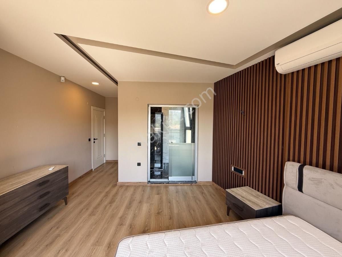 Kuşadası Ege Mahallesinde Satılık Eşyalı Müstakil Villa - Görsel 12