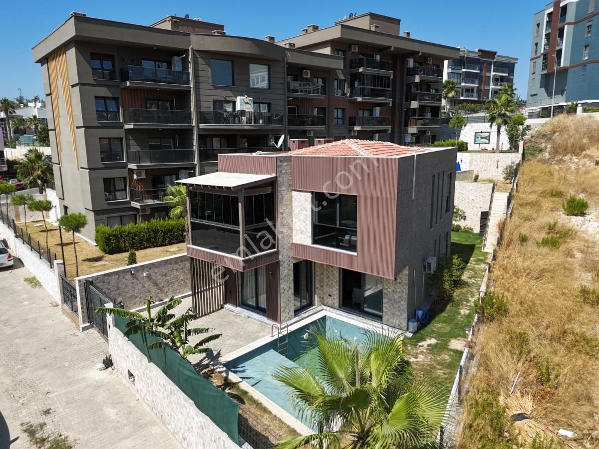 Kuşadası Ege Mahallesinde Satılık Eşyalı Müstakil Villa