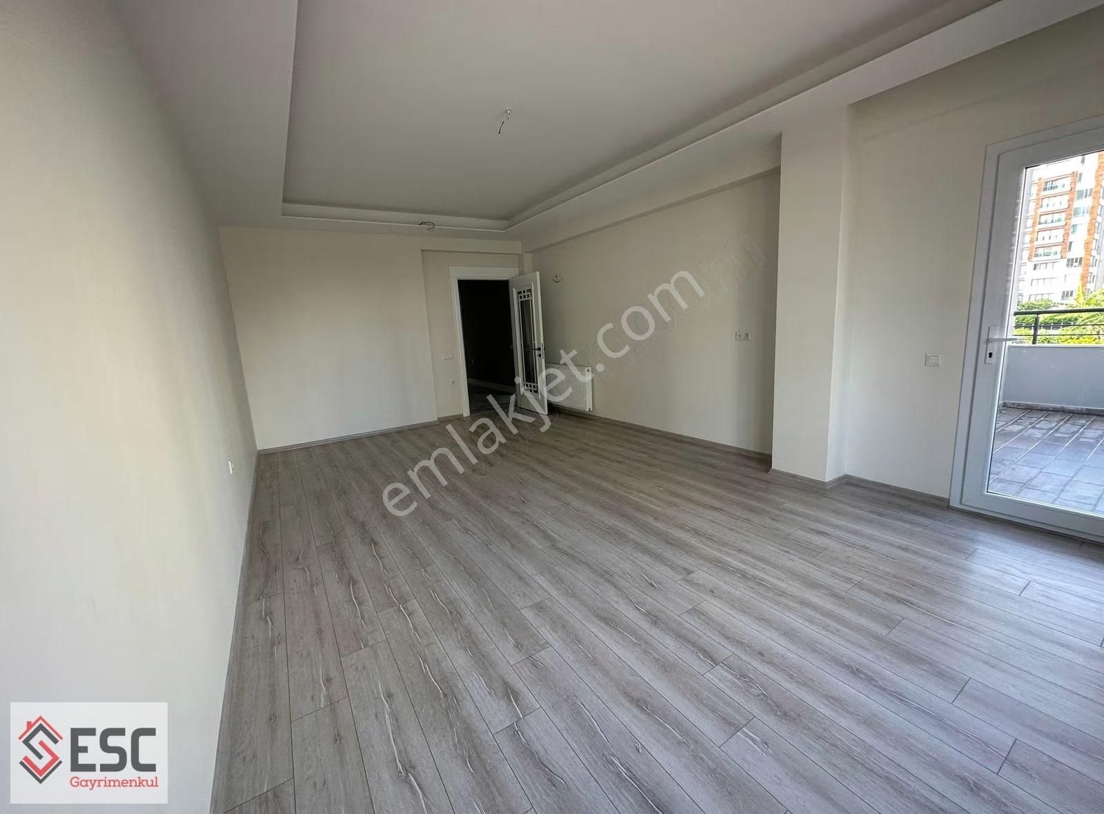 Esc'den Akdeniz Mh,de Geniş M2 Li Fırsat 4+1 Daire Esc2434f