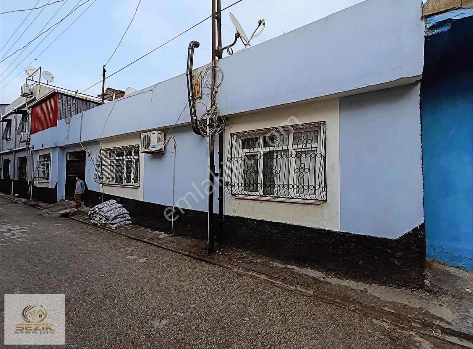 Gülbahçe Mah. Sağlık Ocağı Civarı Tek Katlı Müstakil Satılık