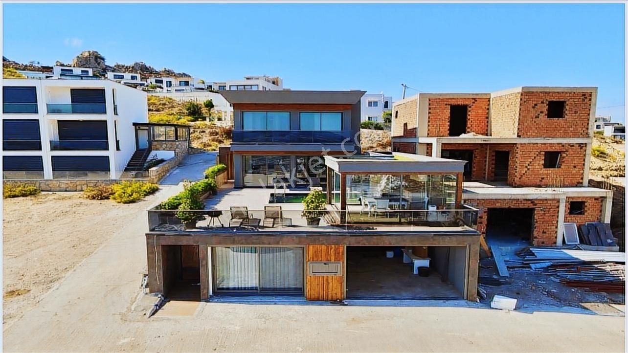 Bodrum Bağlada Kiralık Deniz Manzaralı 6+2 Müstakil Villa