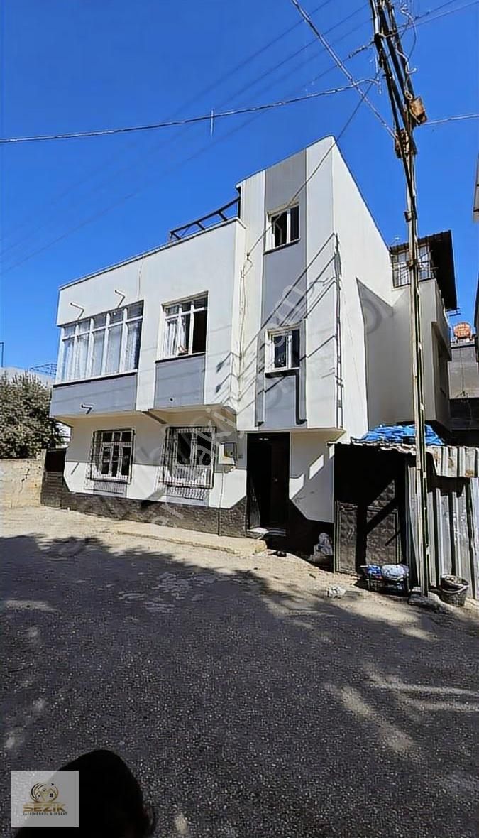 Gülbahçesi Çatal Yol Karşı Arası Acil Satılık 2 Katlı Müstakil E