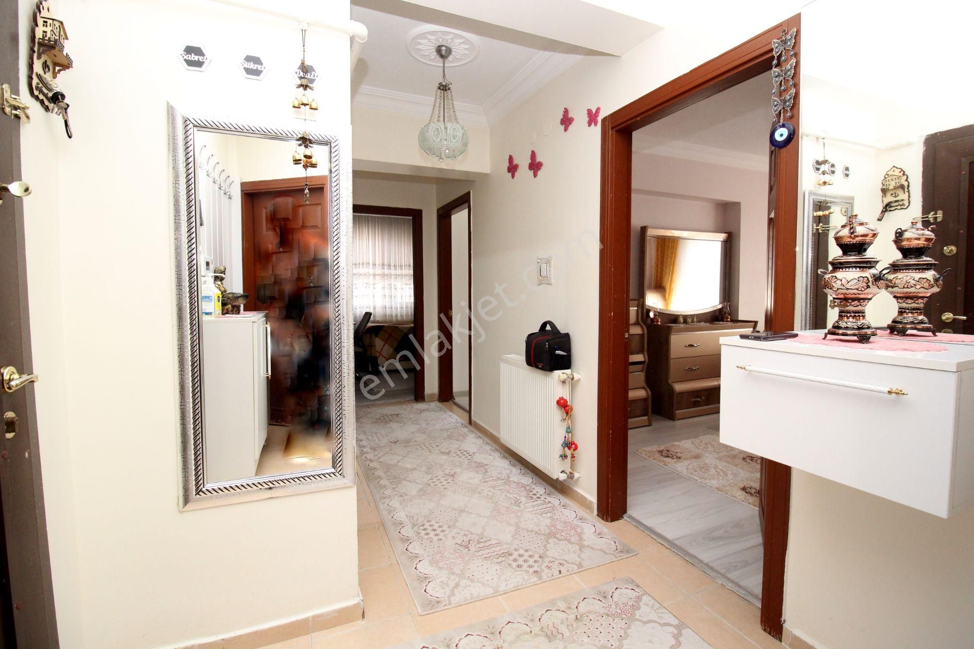 Emre Emlak'tan 30 Ağustos'da Katta Geniş Ön Cephe Satılık 3+1 Daire - Görsel 29