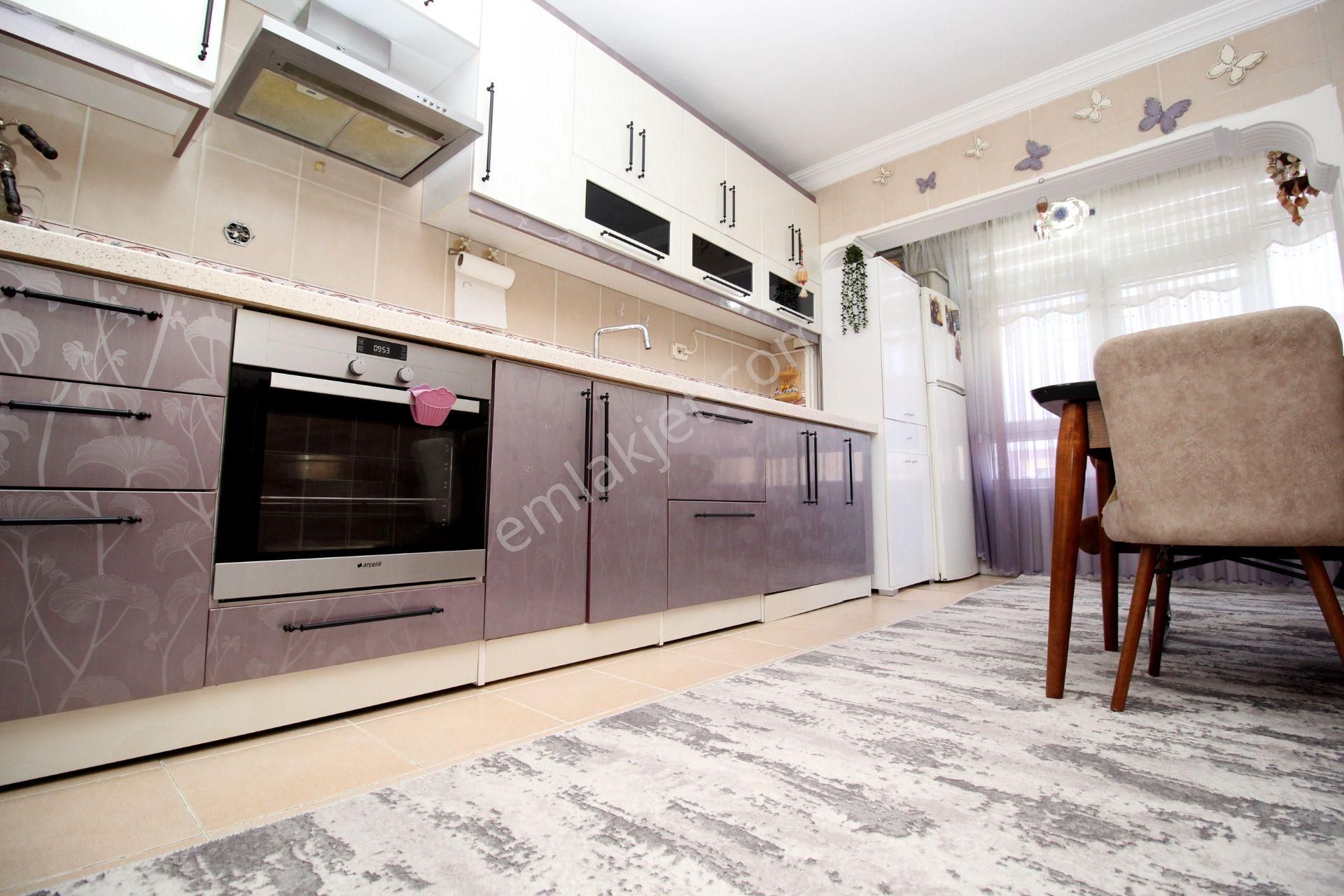 Emre Emlak'tan 30 Ağustos'da Katta Geniş Ön Cephe Satılık 3+1 Daire - Görsel 8